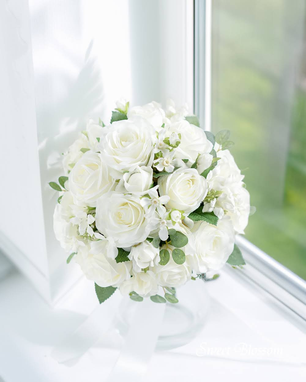 【オーダーメイド】ホワイトローズのクラッチブーケ＆ブートニア