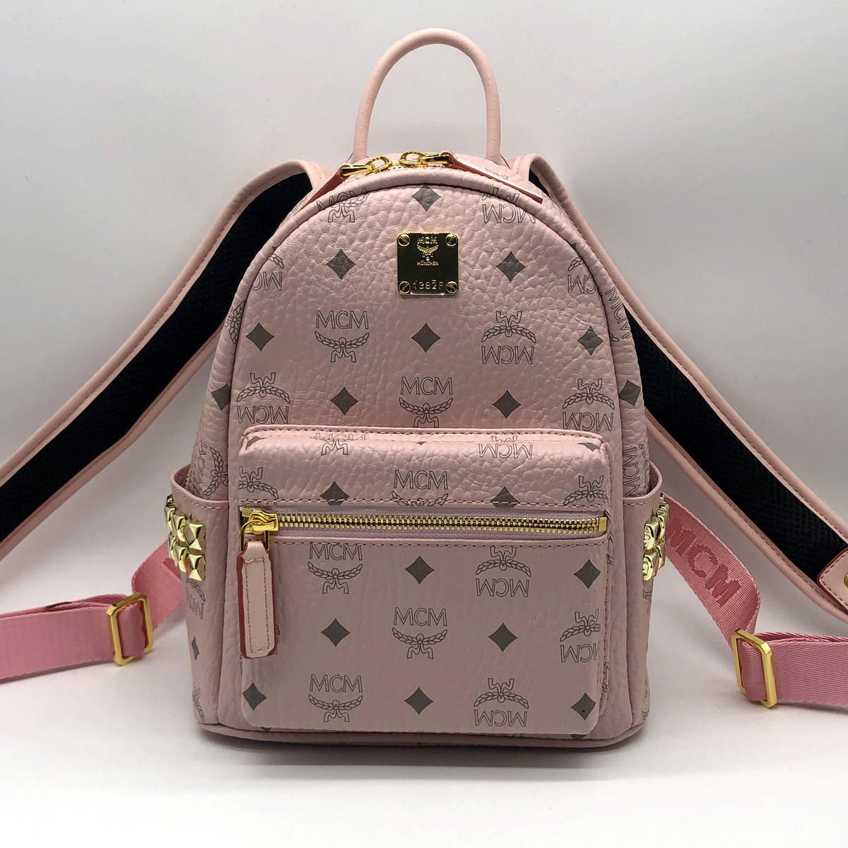 MCM バックパック　リュック  ピンク ヴィセトス　サイドスタッズ