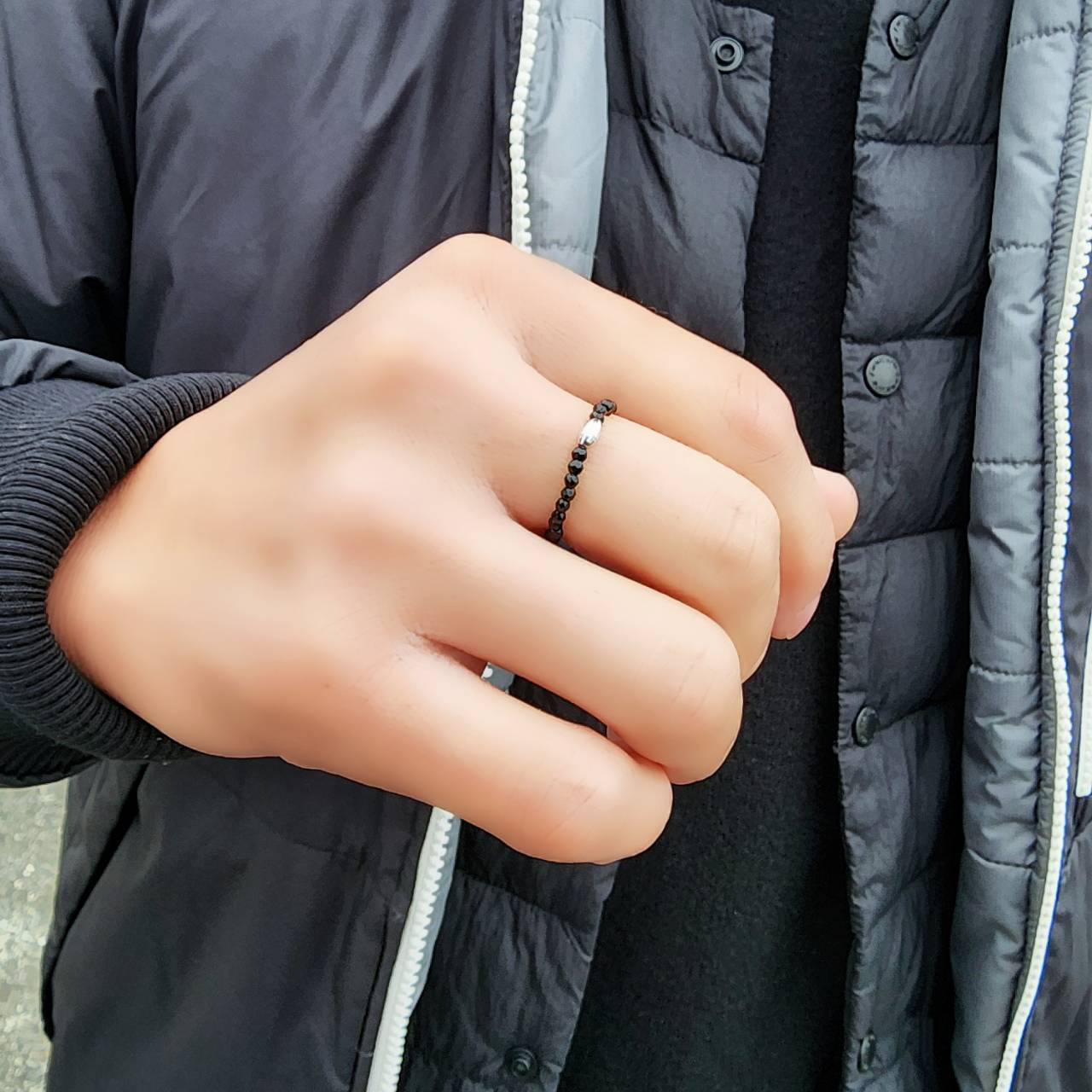 【魅力的なホワイトゴールド】K18WG 18金 ブラックスピネル リング 15〜16号 大人の色気漂う 特別な贈り物