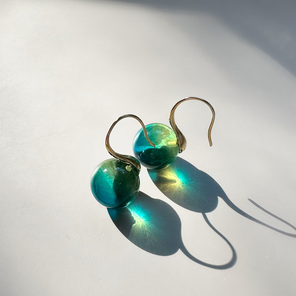 【春色ピアス】エメラルドイエロー アンバー ドロップピアス/ 金具変更可（シルバー・イヤリング・ステンレス）天然琥珀 4枚目の画像