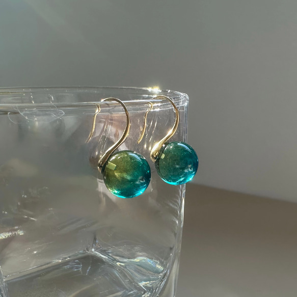 【春色ピアス】エメラルドイエロー アンバー ドロップピアス/ 金具変更可（シルバー・イヤリング・ステンレス）天然琥珀 6枚目の画像