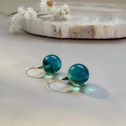 【春色ピアス】エメラルドイエロー アンバー ドロップピアス/ 金具変更可（シルバー・イヤリング・ステンレス）天然琥珀 2枚目の画像