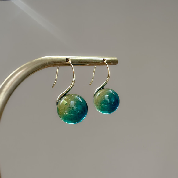 【春色ピアス】エメラルドイエロー アンバー ドロップピアス/ 金具変更可（シルバー・イヤリング・ステンレス）天然琥珀 3枚目の画像