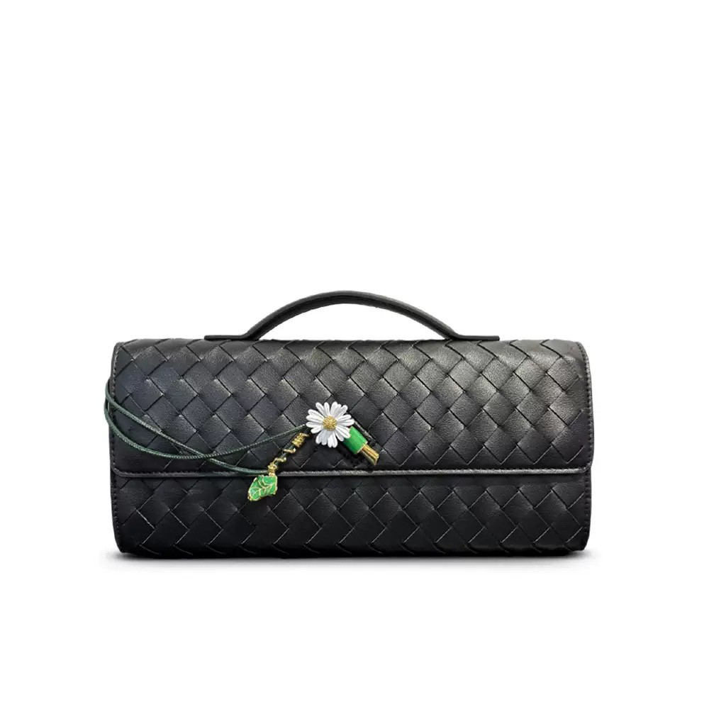 編み込みレザー バゲットバッグ｜デイジーチャーム付き 横長ショルダーバッグ 本革 小ぶり レディース