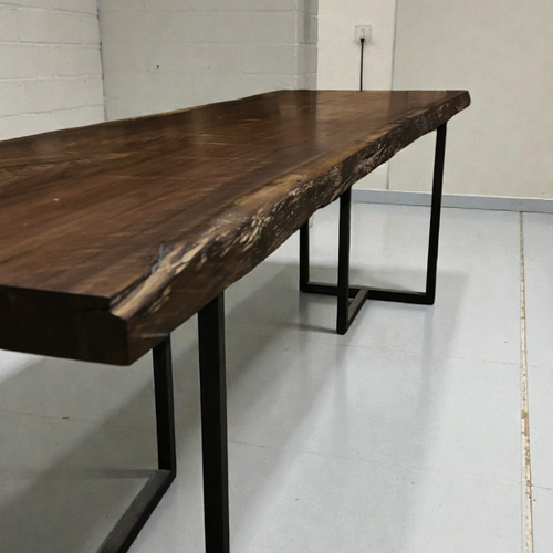 ウォールナット一枚板2200mm｜深い色艶と静かな存在感が美しい無垢天板