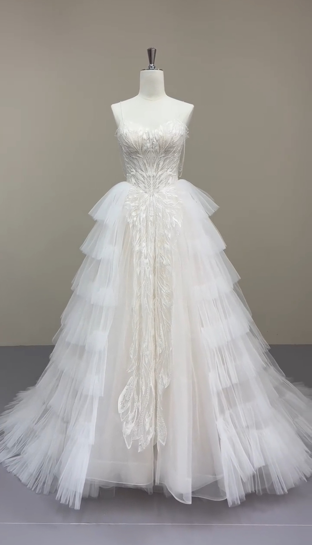 春の超早割2025！スレンダーライン　優雅なレース　ギャザースカート　袖無し　多層チュール　パーディードレス二次会披露宴