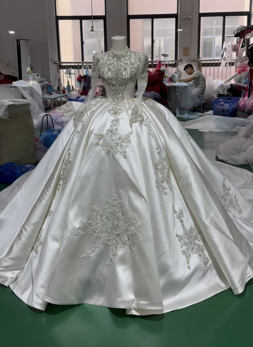 2026春婚秋婚　イリュージョンネック　長袖　高級サテン　ウェディングドレス　背中見せる　オフホワイト　高級サテン結婚式