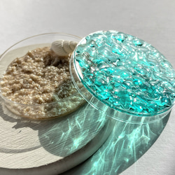 エメラルドグリーンの宝石風ヘアゴム / 青 / 半球 / レジン / 海