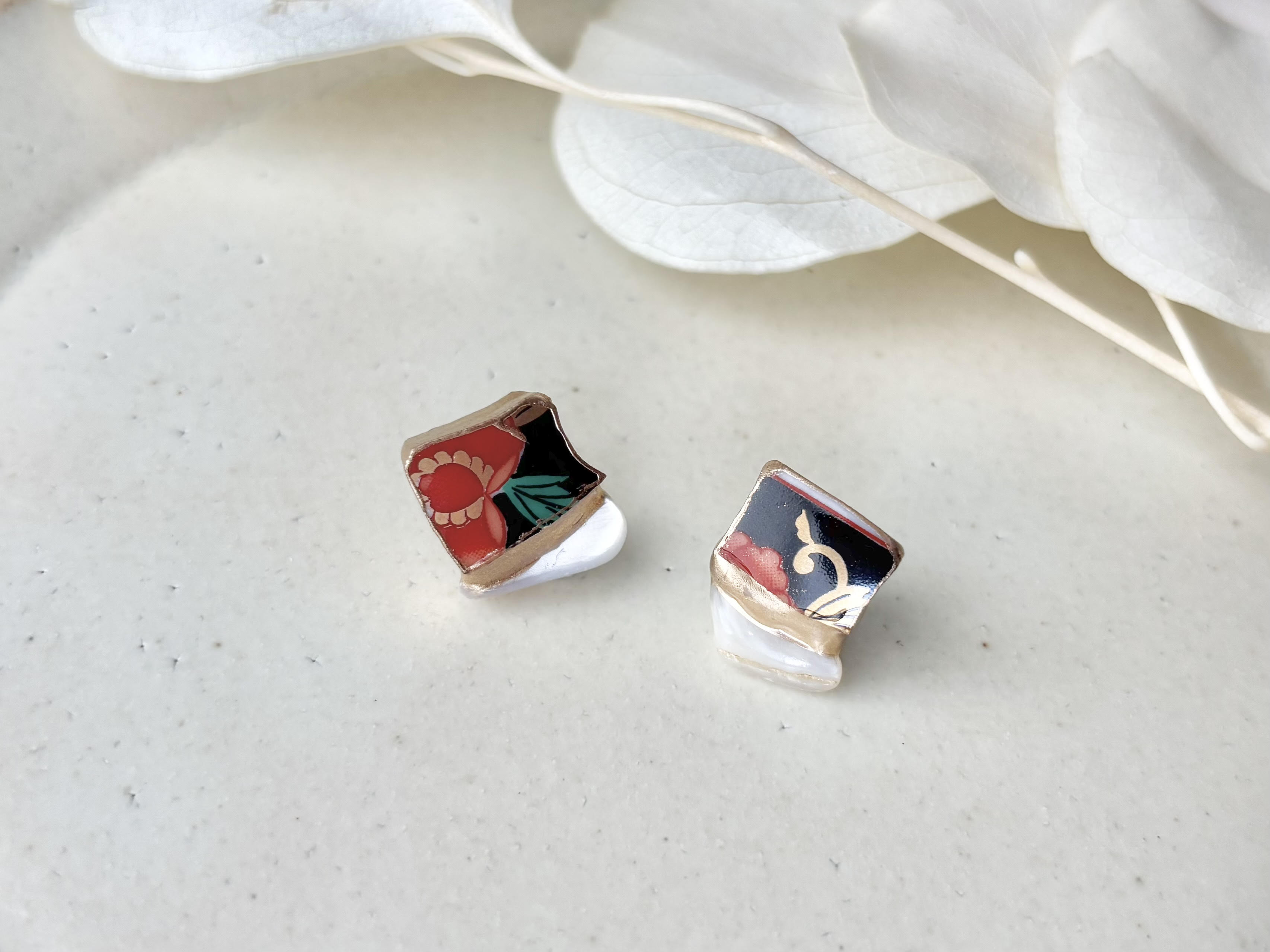 【金具が選べる】有田焼　金継ぎ　ピアス　イヤリング　赤　花柄　リーフ柄　マザーオブパール　天然石　伝統工芸　＃469