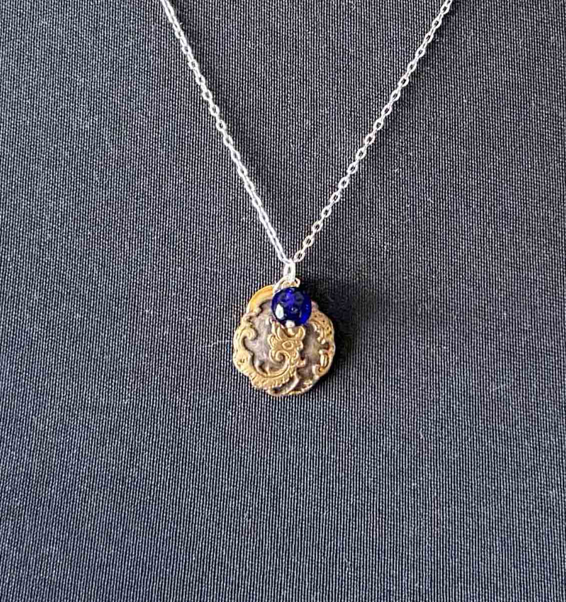 アンティークボタンネックレス／ブルー八芒星（オクタグラム）デザイン