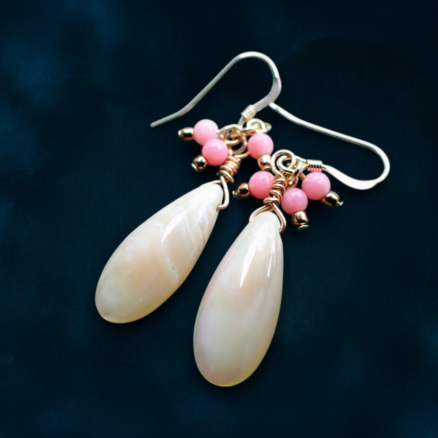 夜光貝 真珠層の雫ピアス｜14kgf｜一点物