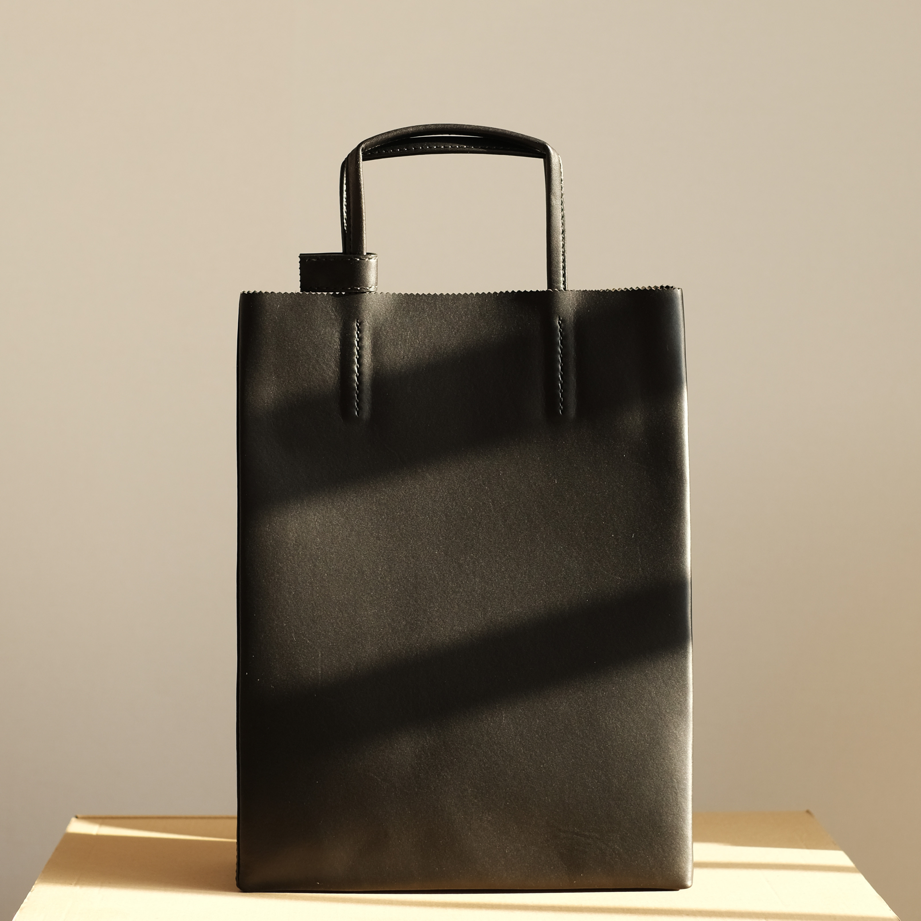 ［特価セール］レザーショッピングバッグ（ブラック）