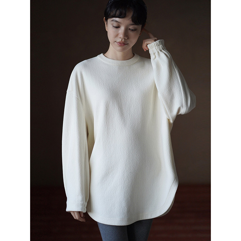 ゆるっとしたシルエットにだらりと動くアーチカット 肌なじみの良い厚手テクスチャーTシャツ#960