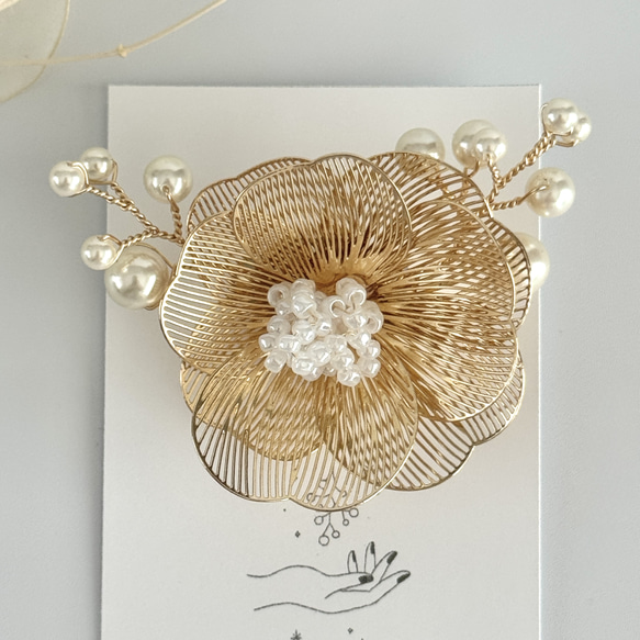 金金屬花朵珍珠胸針/腕花 | 儀式 | 入場儀式 | 畢業典禮 | 婚禮 | 優雅 | 正式 第3張的照片