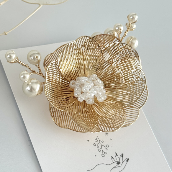 金金屬花朵珍珠胸針/腕花 | 儀式 | 入場儀式 | 畢業典禮 | 婚禮 | 優雅 | 正式 第5張的照片