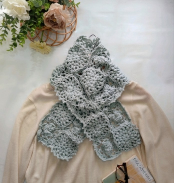 EMIM Bloom Lux│春カラー 花咲く差し込みウールマフラー かぎ針編み 手編み 春ストール│くすみグリーン 緑