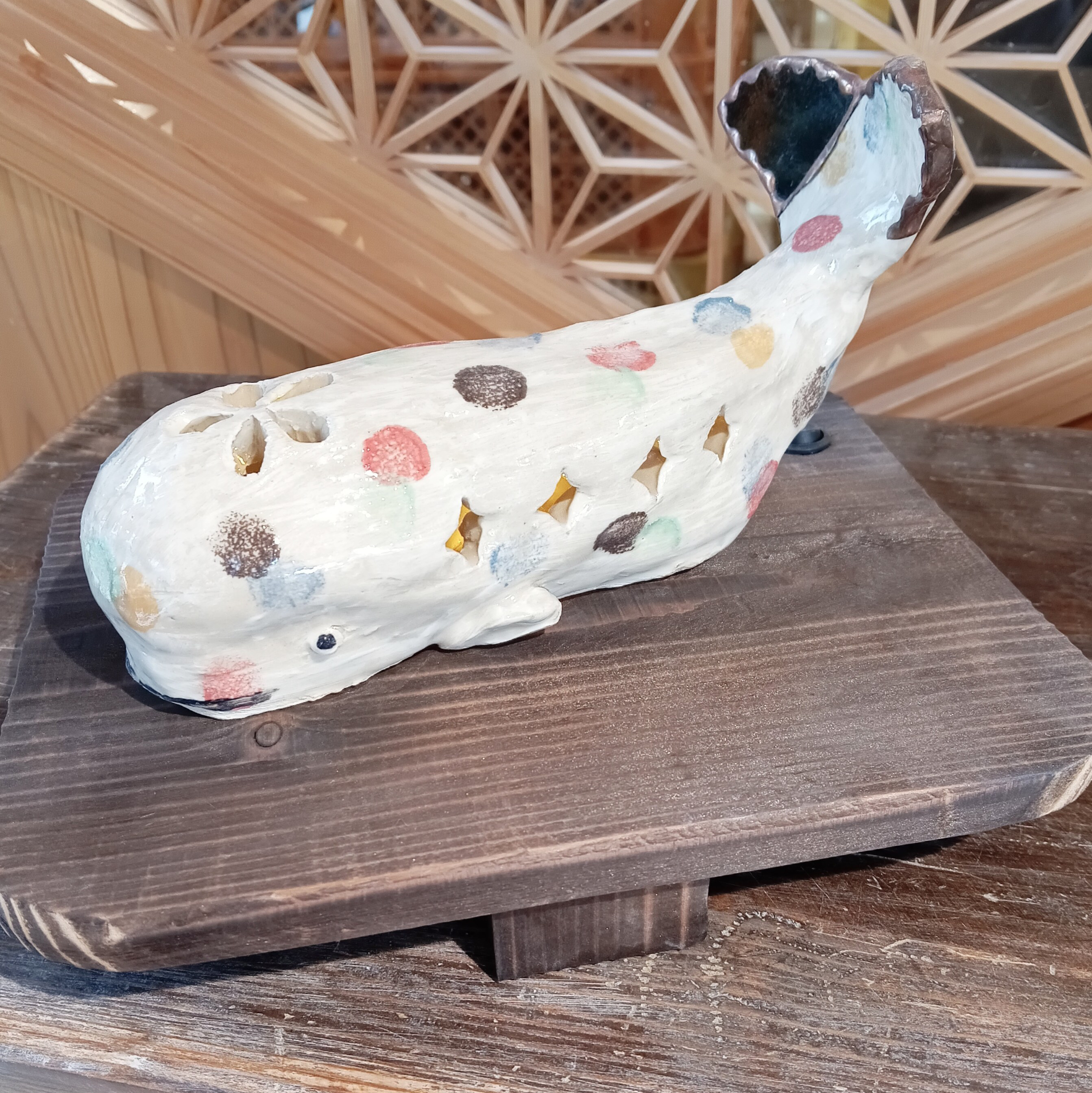 陶器の灯りランプシェード　くじら　ステンドグラス入り