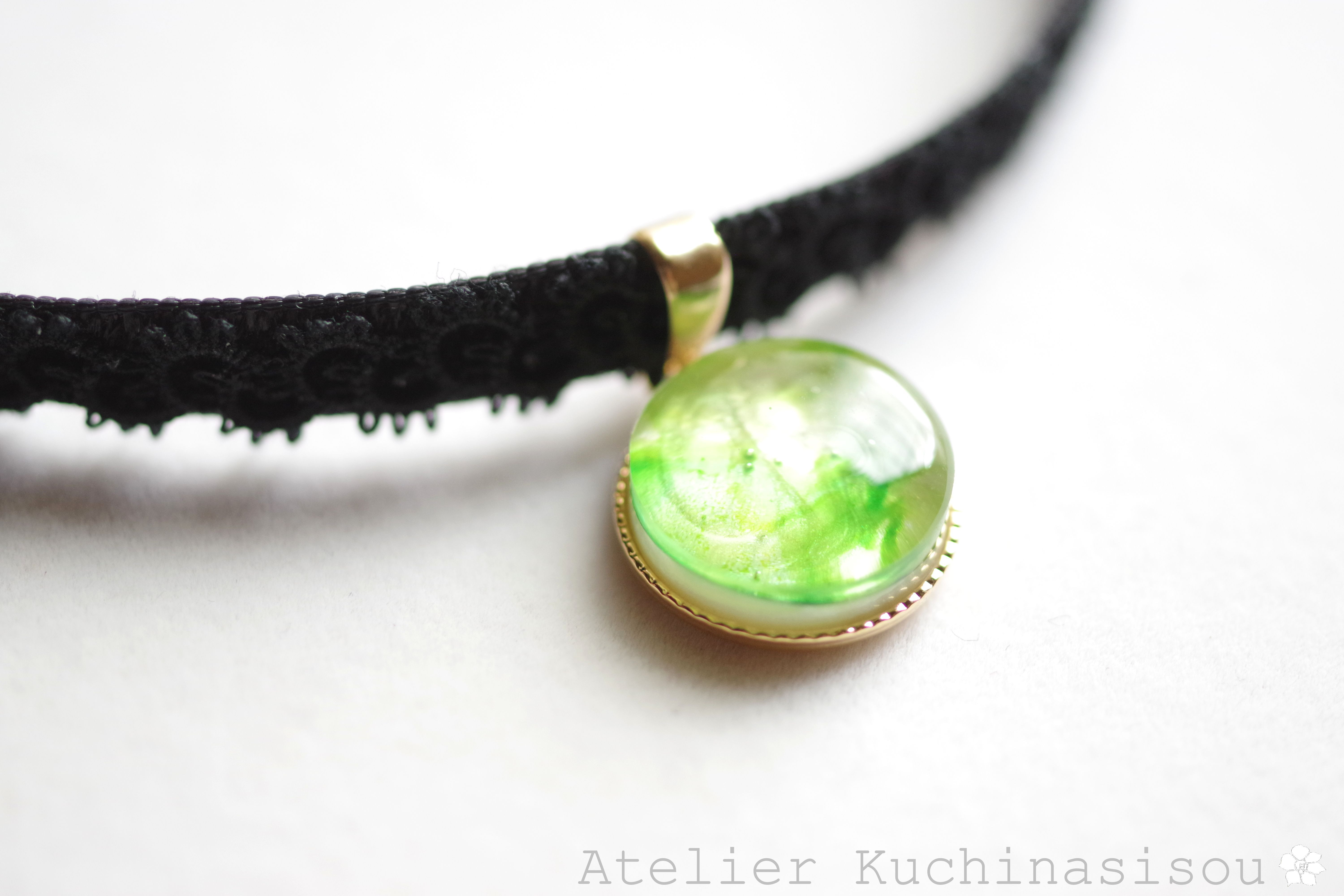 【受注製作】レジンアート　ラウンドモチーフとタティングレースとベルベットリボンのチョーカー〈トロイメライ〉