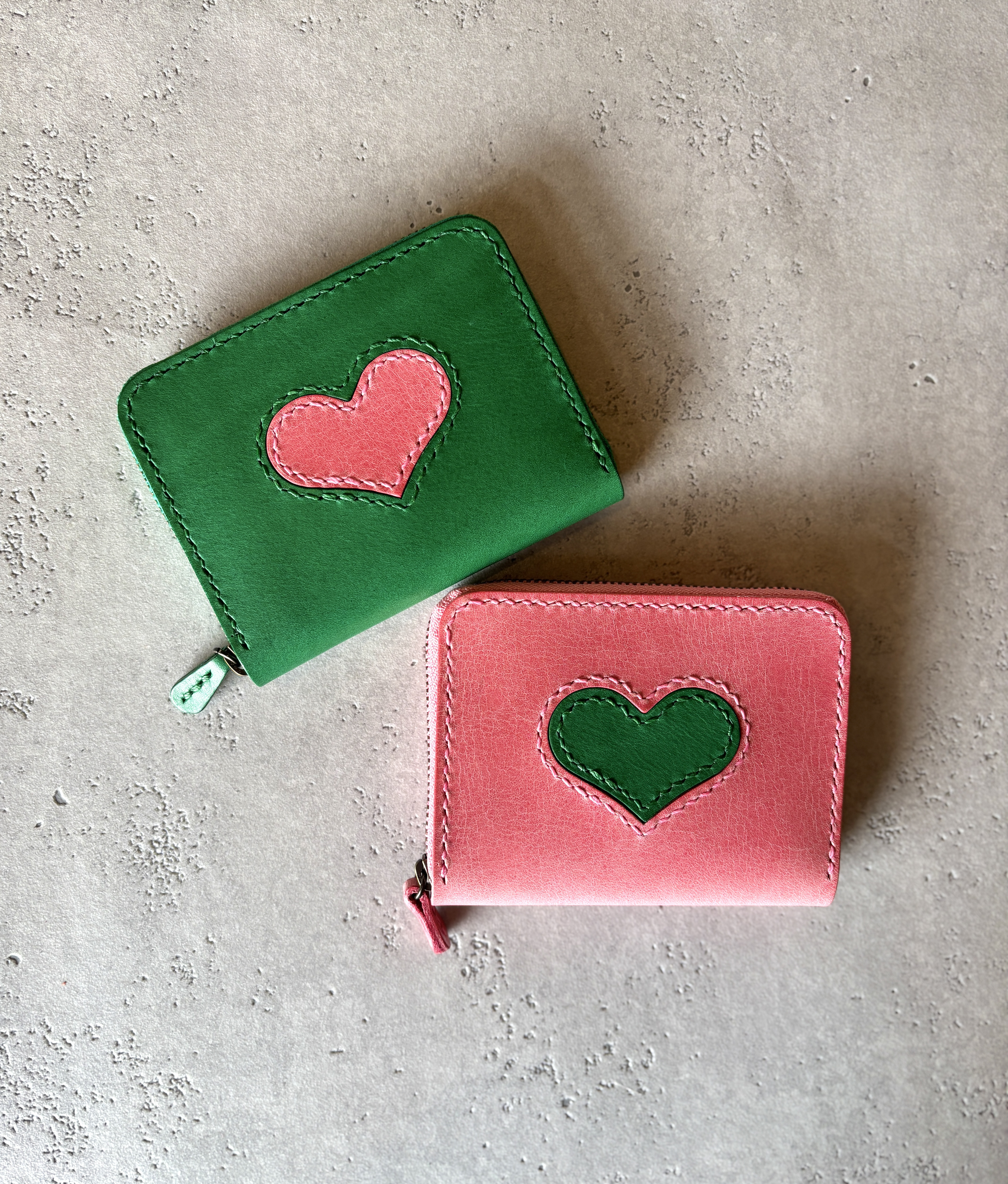 ハート♡のペアお財布　ちいさいラウンドファスナー財布 | お札もカードもコインも一目で見える　ピンクとグリーン