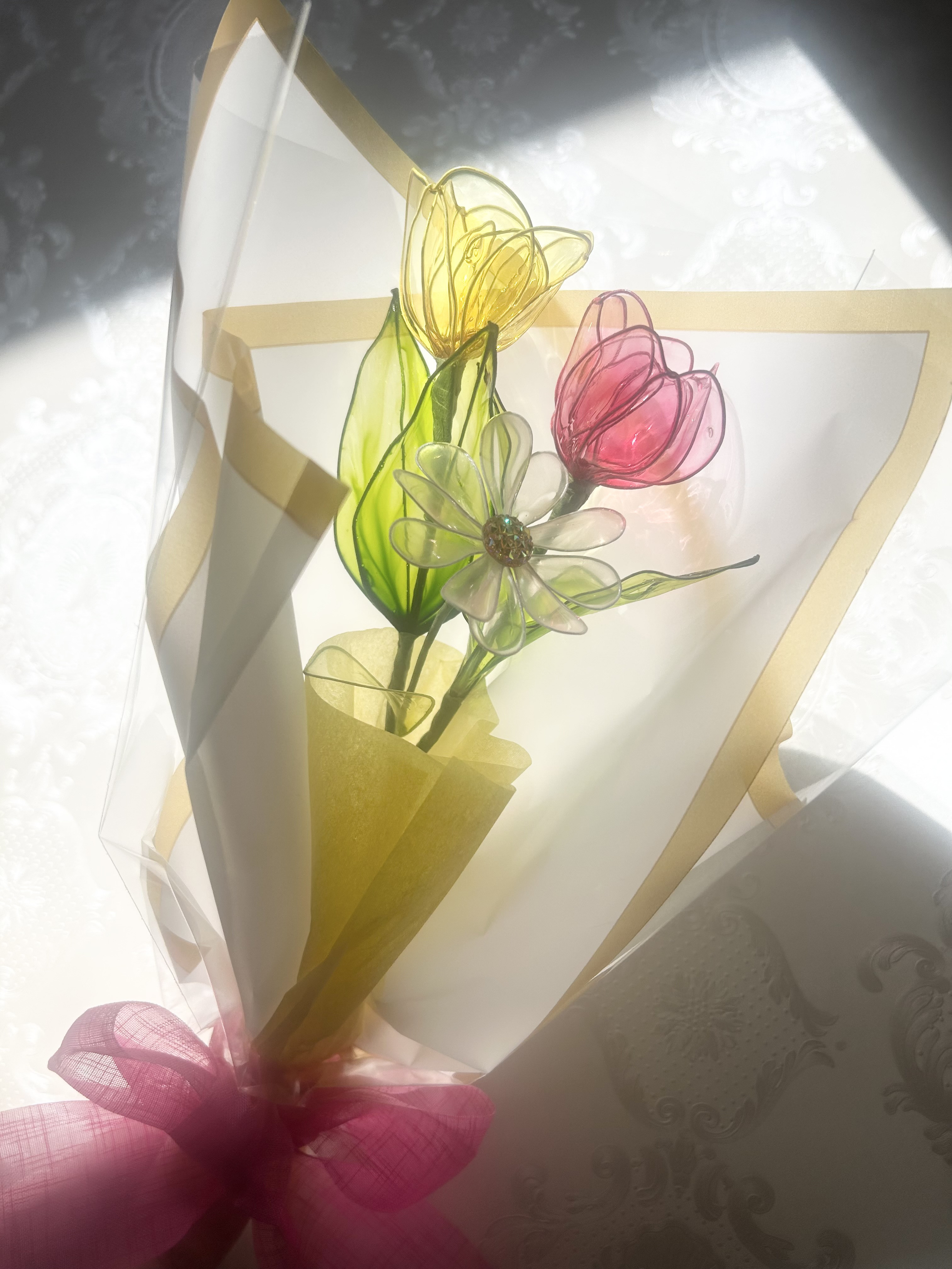 チューリップ2本とマーガレット1本　花束　ブーケ