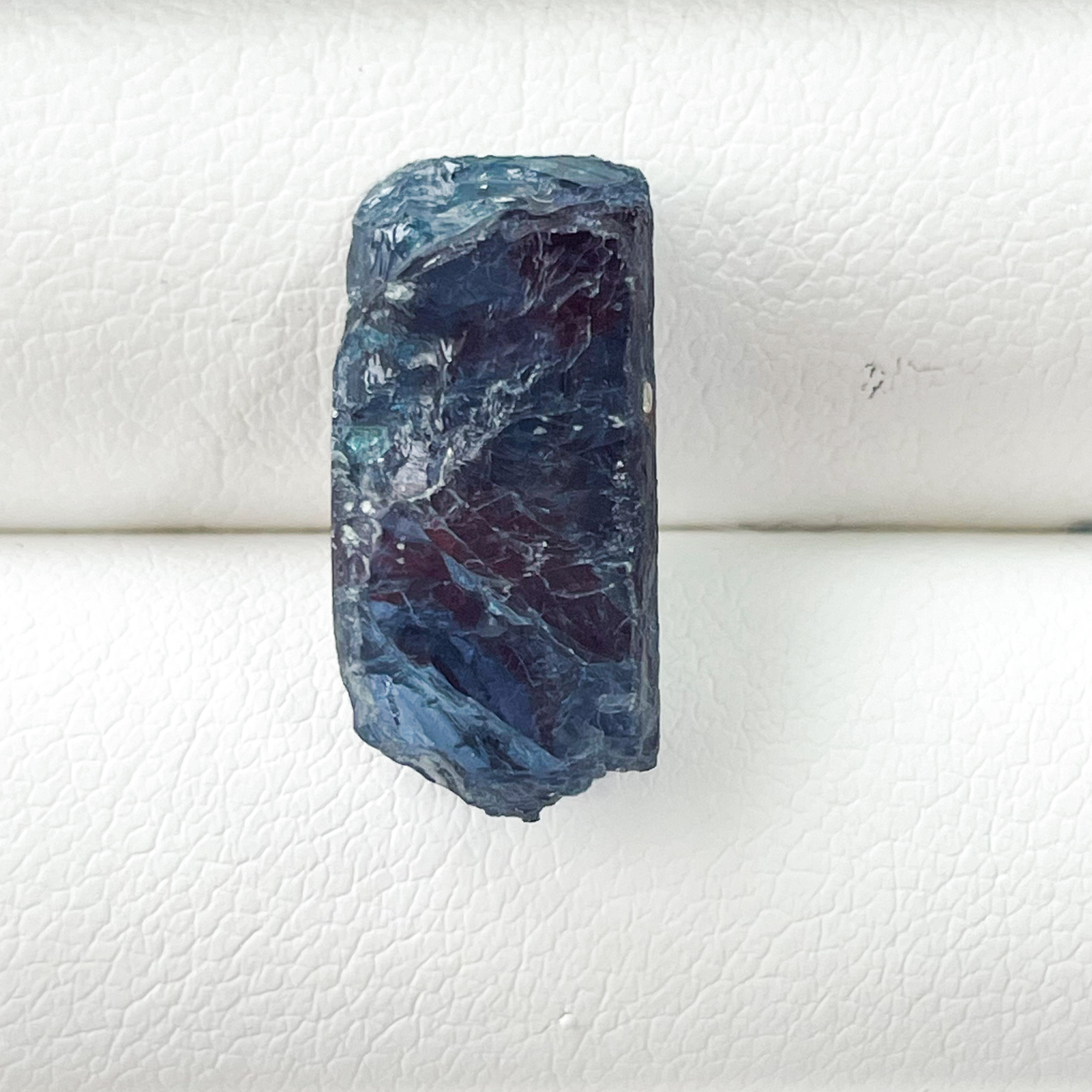 深青に秘めた変化の原点 アレキサンドライト原石 9.376ct