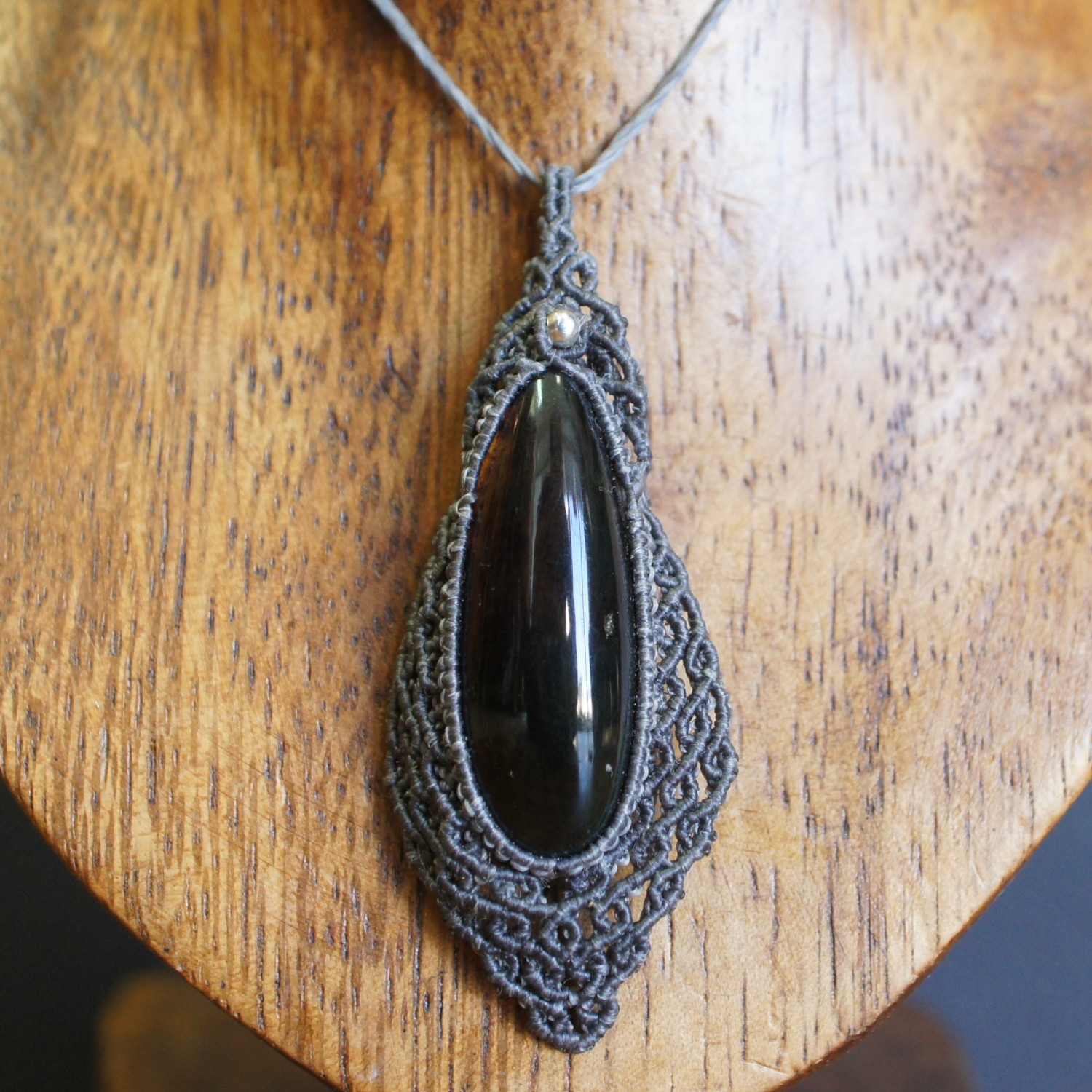 マクラメ編みアンバー(琥珀)ペンダント