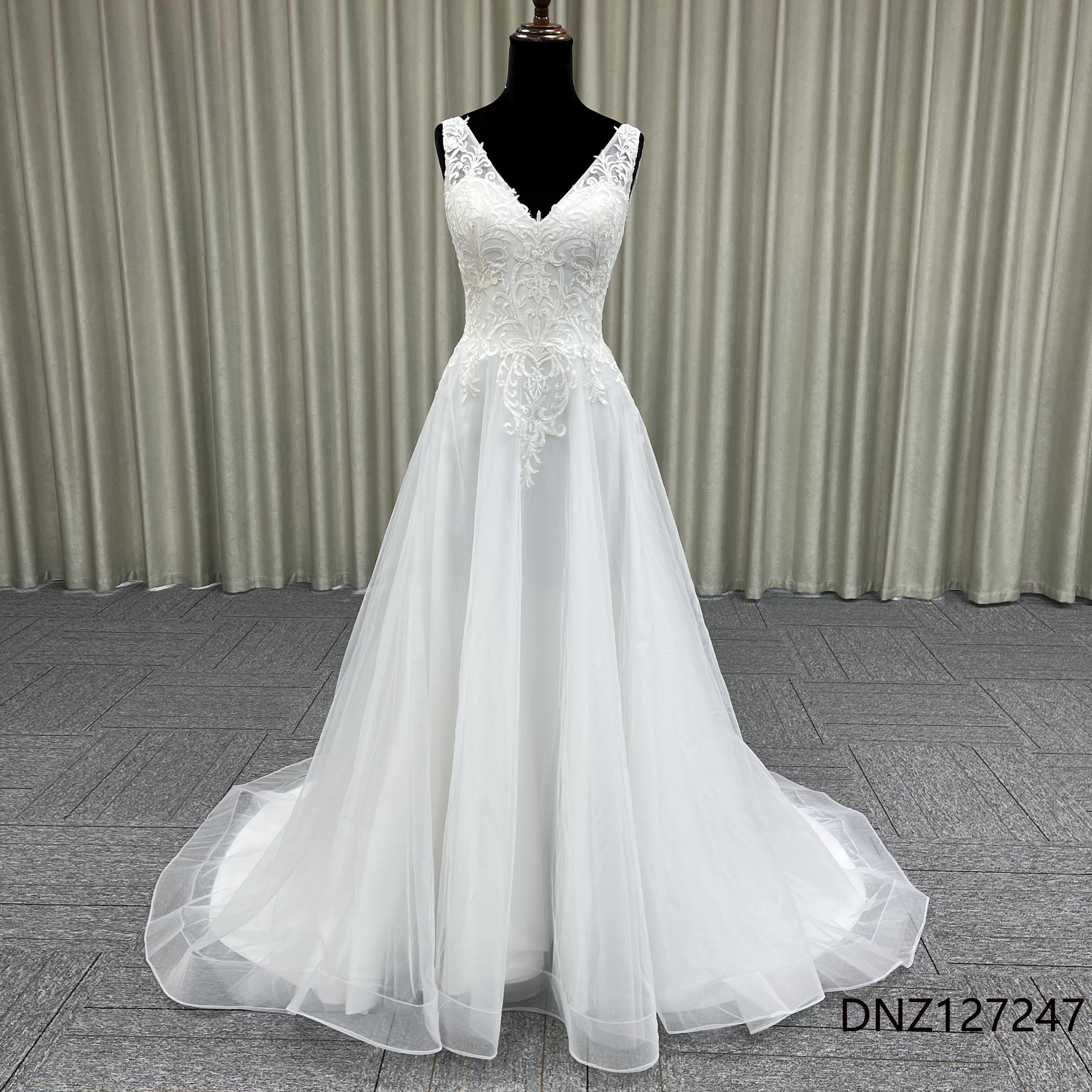 初めてご購入される方、お買い得　クイーンアンネック　アンティーク　レース肩紐　短いトレーン　ブライダル挙式二次会お呼ばれ