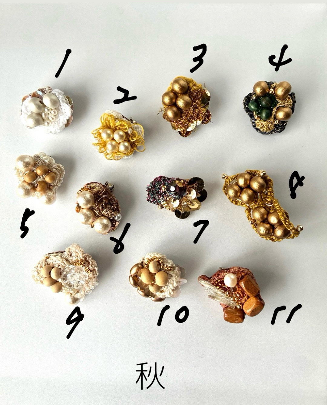 ちいさな物語をもつちいさなブローチたち　2点あなたのブローチを見つけてください