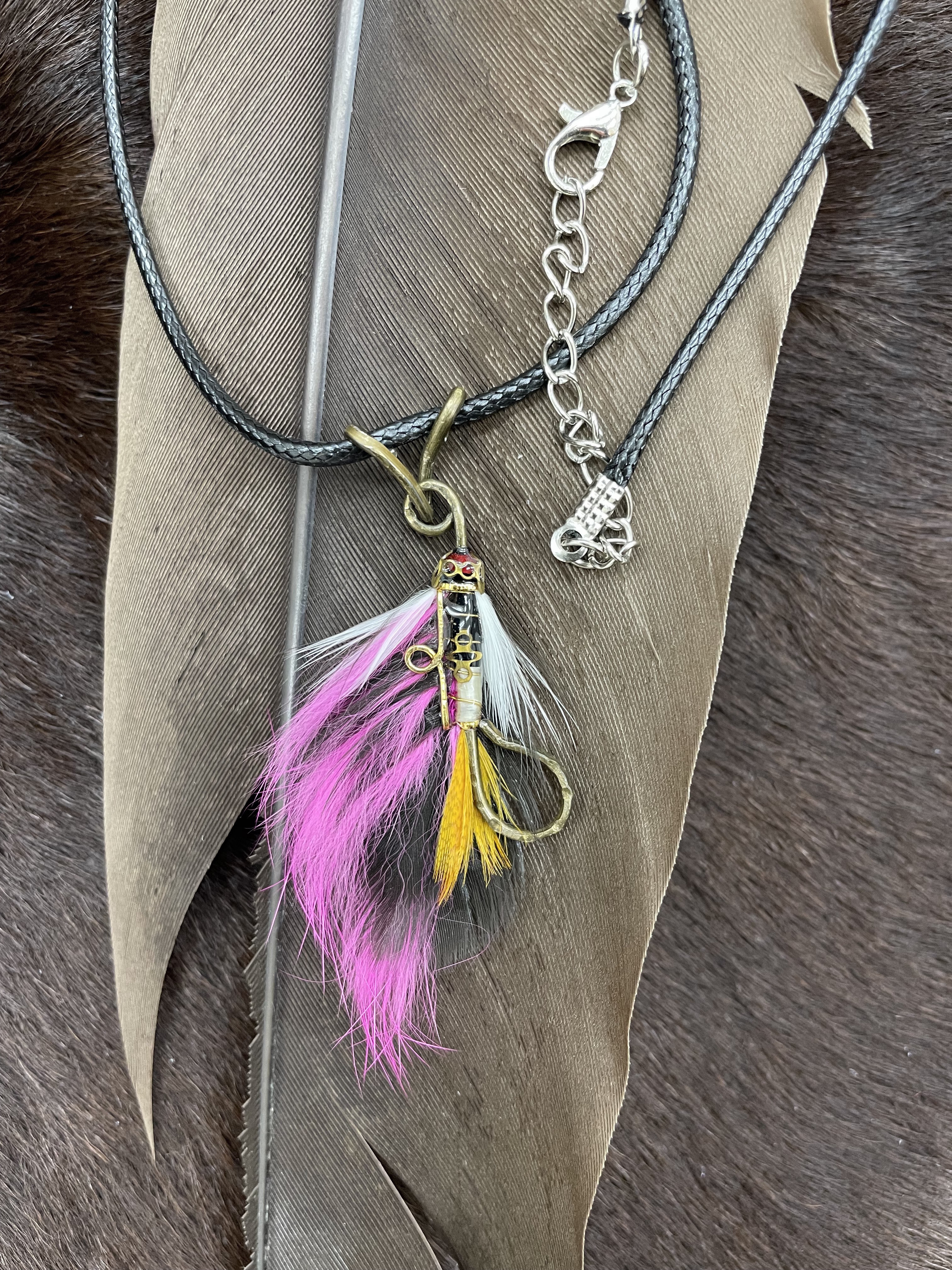 鳥の羽根ペンダント　「オッススカル」