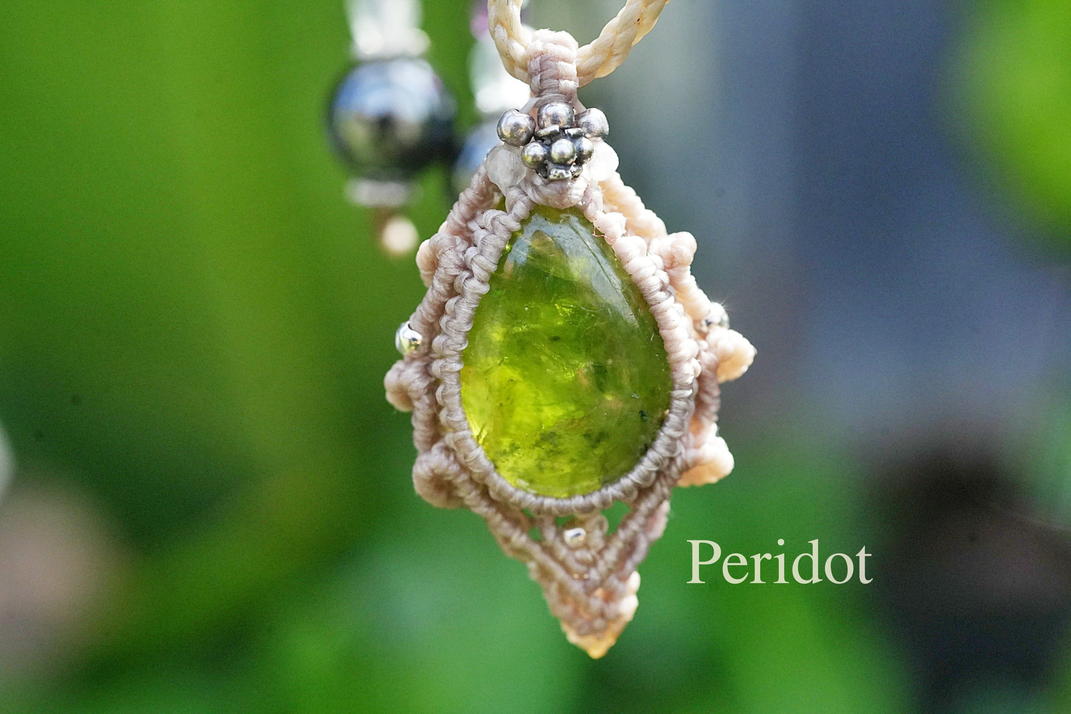 羅針盤★パキスタン産ペリドット マクラメネックレス2570