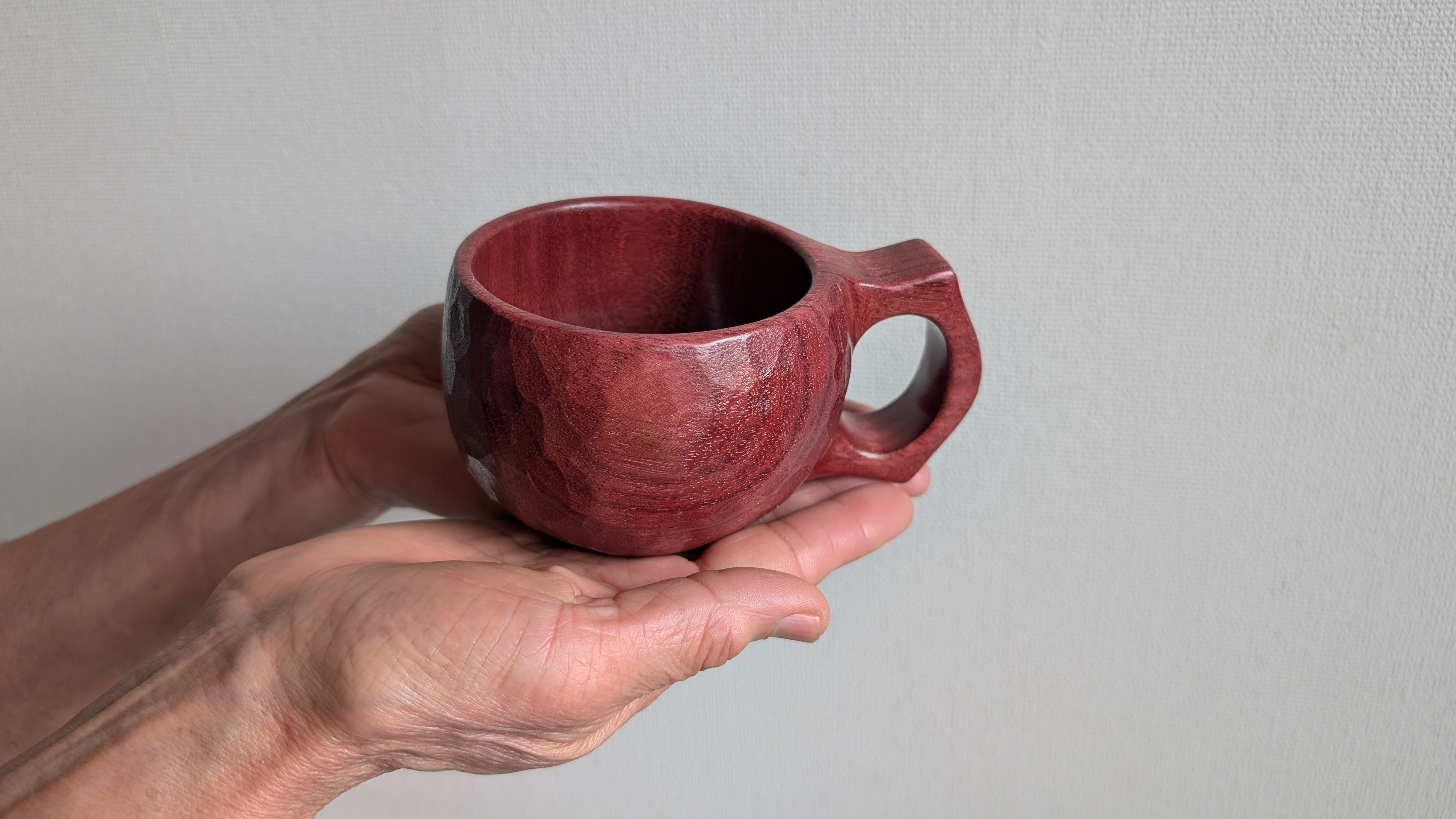 パープルハートの一木彫りコーヒーカップ