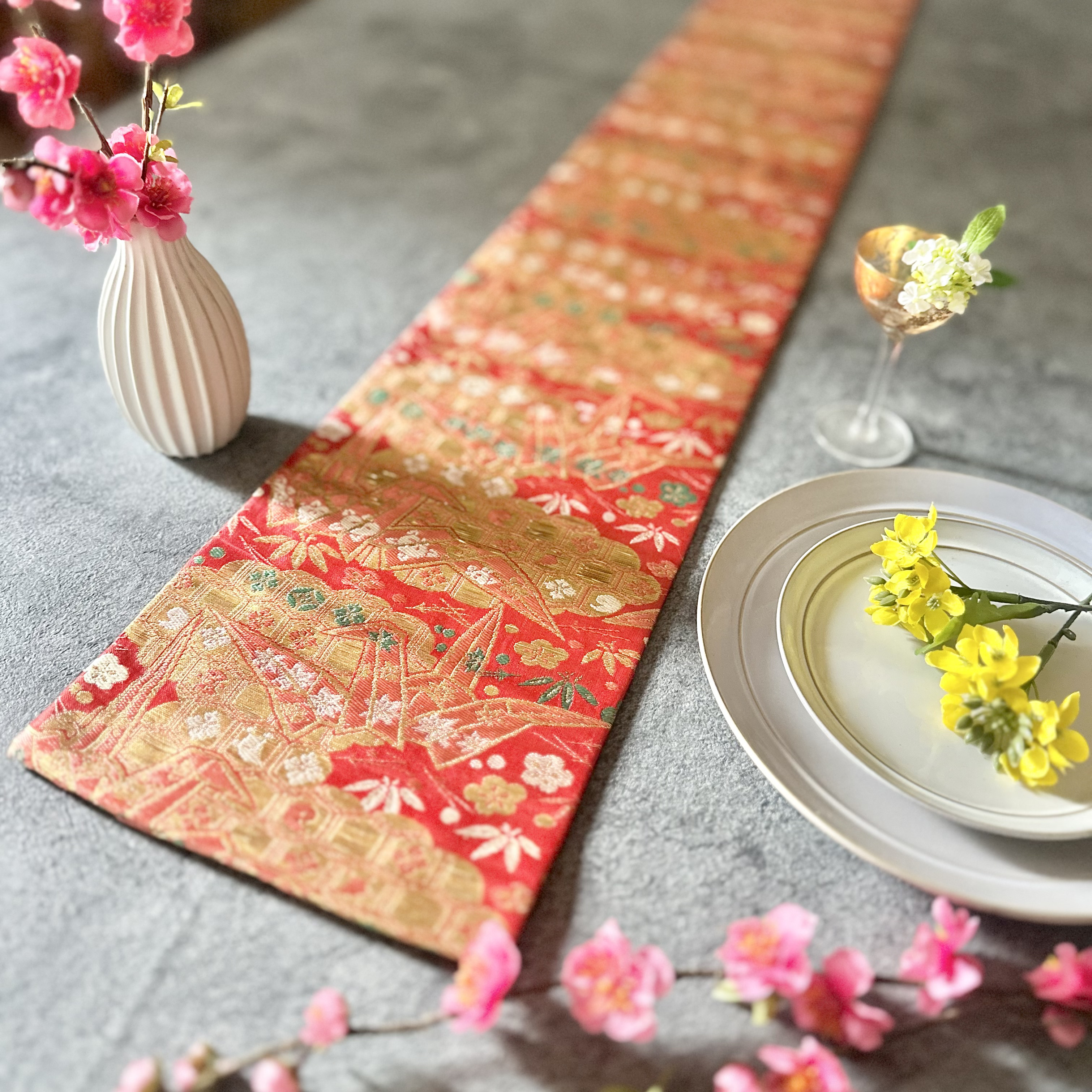 訳ありの逸品　帯のテーブルランナー　細幅アンティーク帯　雲に鶴　一点もの　撥水加工　流木タペストリーにも　和食器