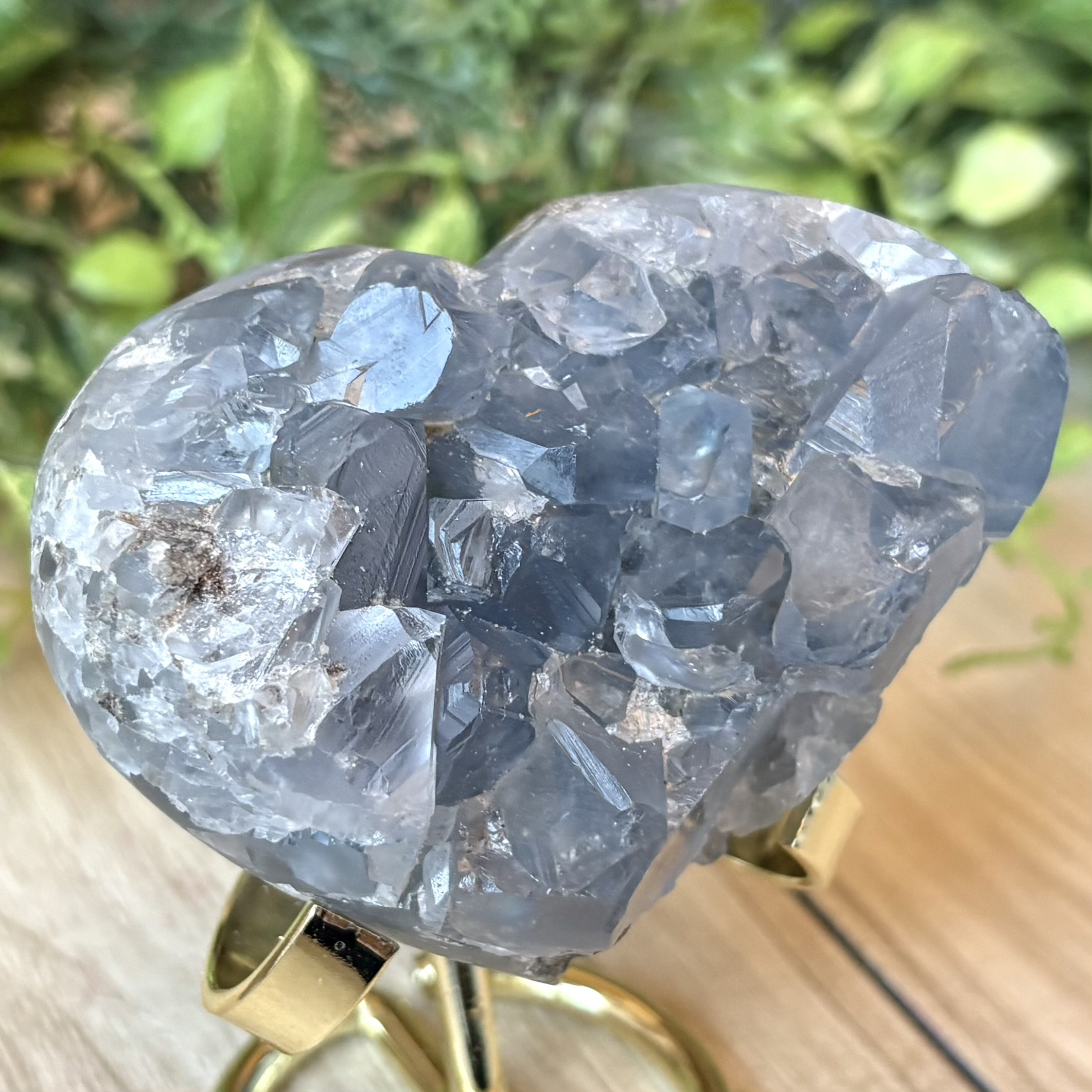 淡青の結晶が包み込む セレスタイト  ハート型クラスター/パワー 天然石 ストーン