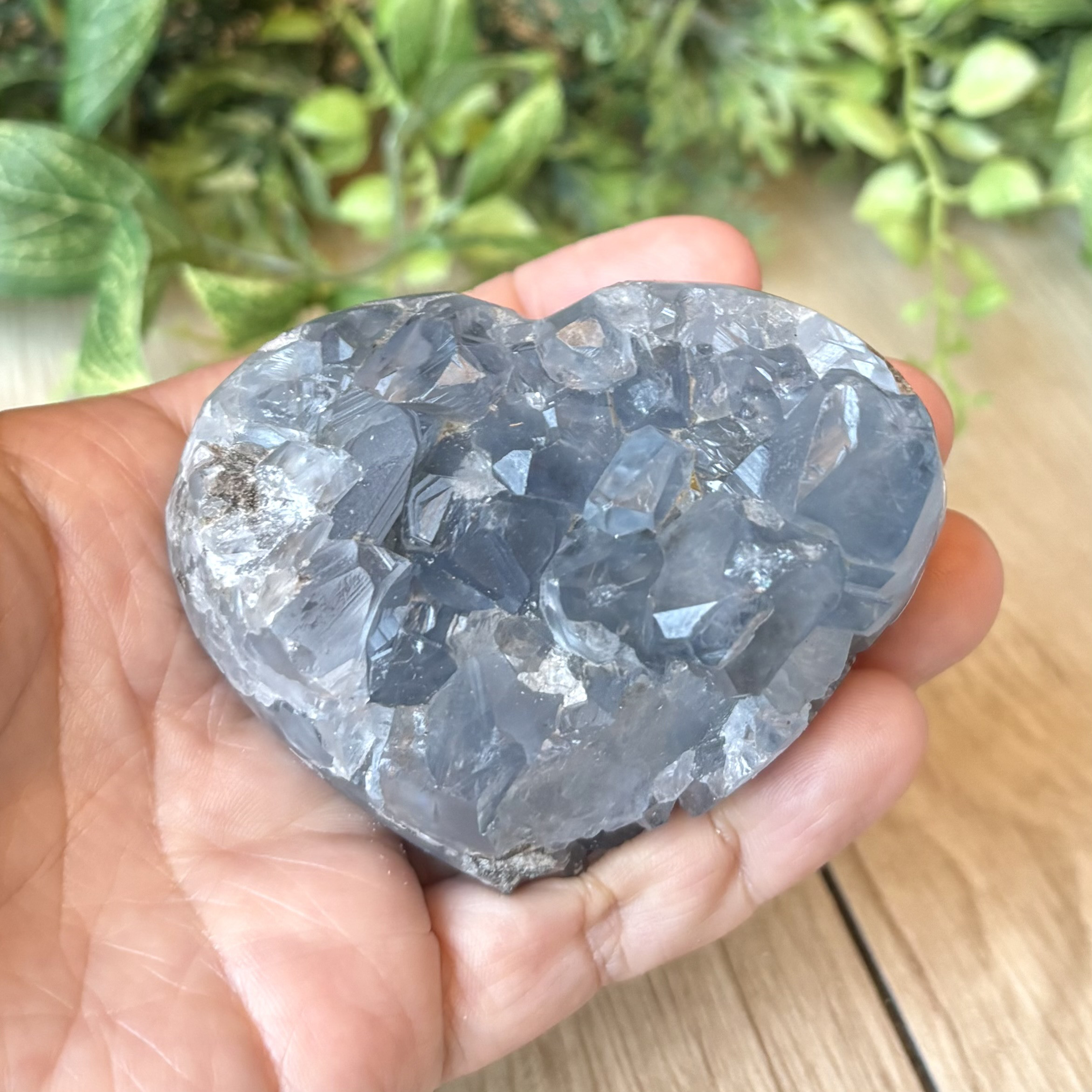 淡青の結晶が包み込む セレスタイト  ハート型クラスター/パワー 天然石 ストーン