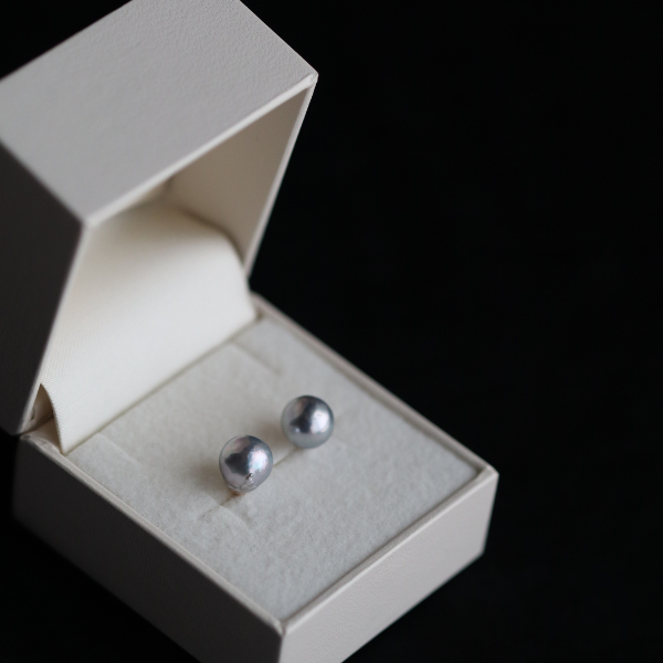 【4点限定】グレーアコヤ真珠のスタッドピアス　あこやパール　ブルーグレー　14kgf 7mm 8mm