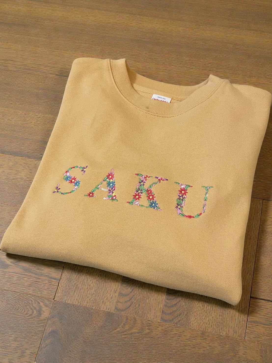 フラワーレター刺繍スウェット（8.8オンス）