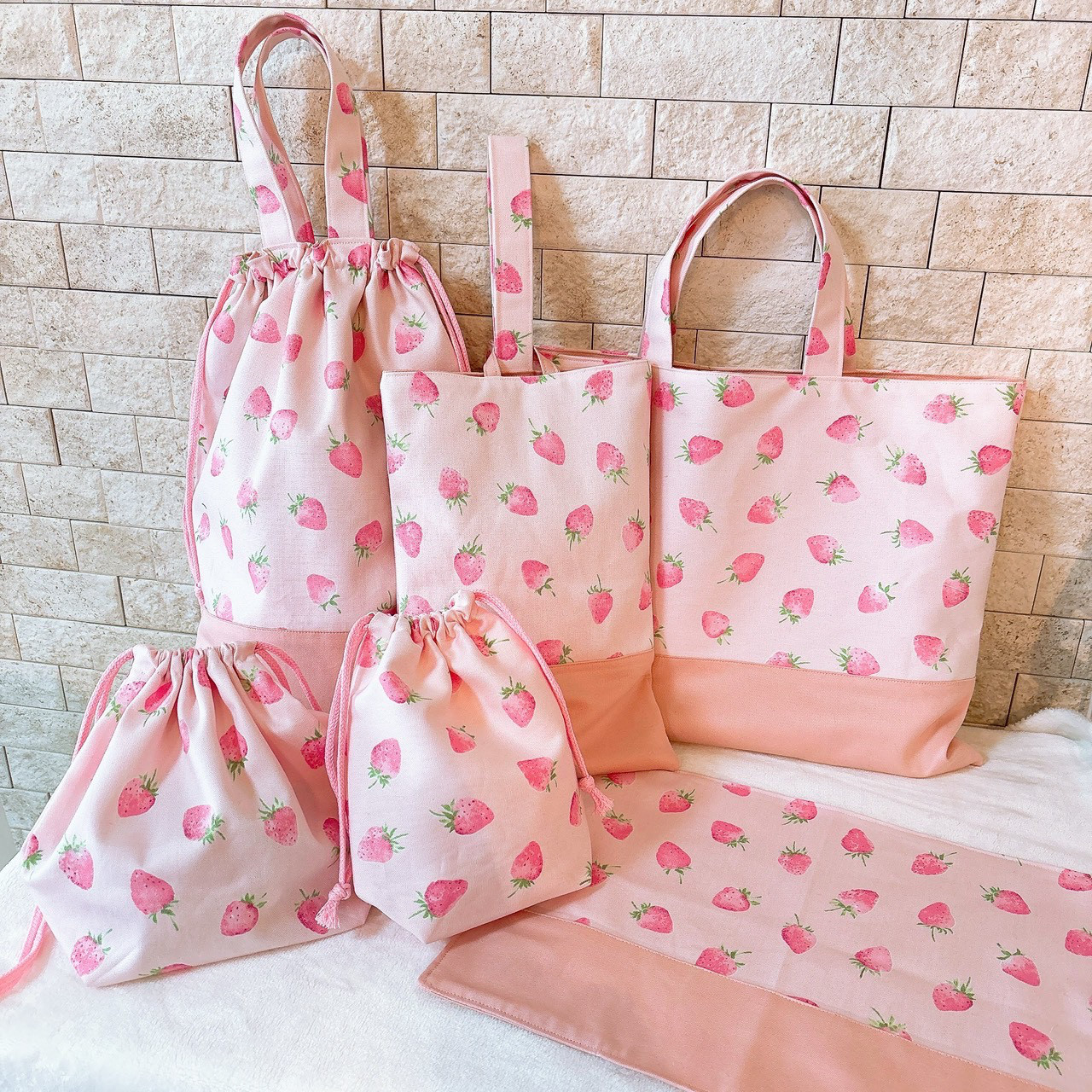 ⋆⸜ 入園入学6点セット⸝⋆ ピンク×いちご/コップ袋/お弁当袋/ランチマット/レッスンバッグ/シューズ入れ/お着替え袋