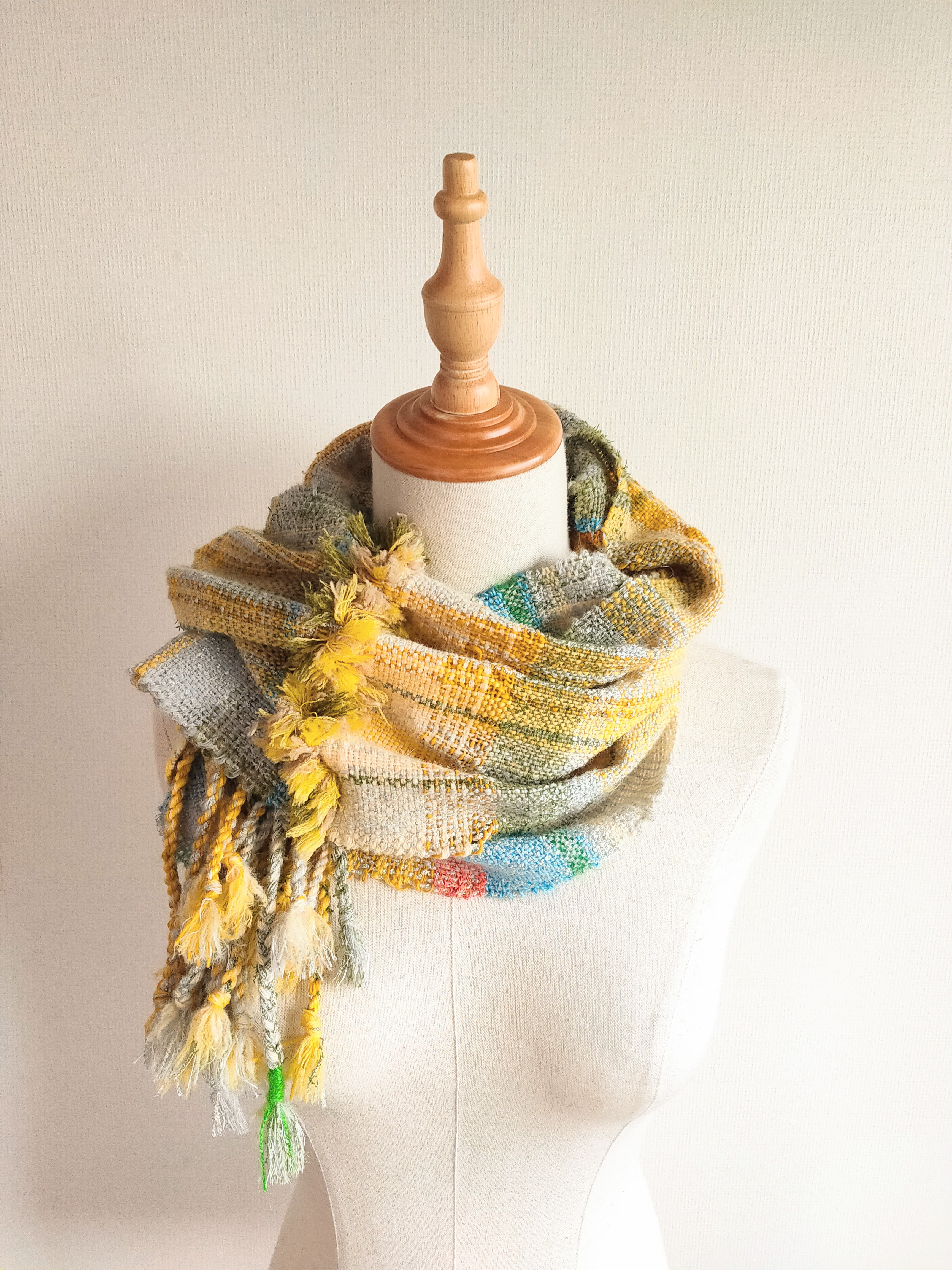 空とミモザ　手織りウールマフラー
