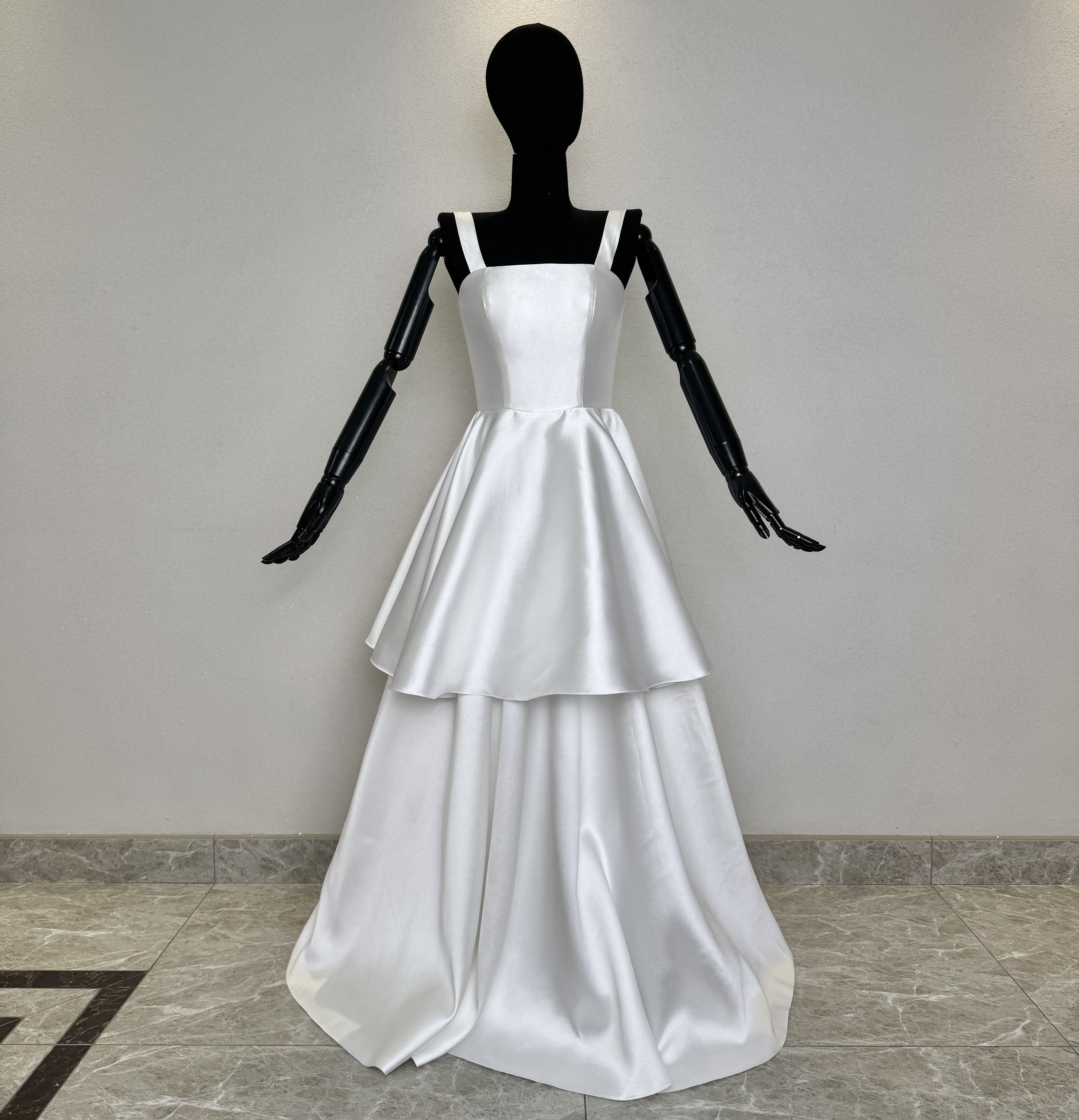 優雅　ワンピース二次会キャミソール　二次会ドレス　二層サテン　ホワイト　カラー変更可能　ファスナー　くるみボタン　袖無し