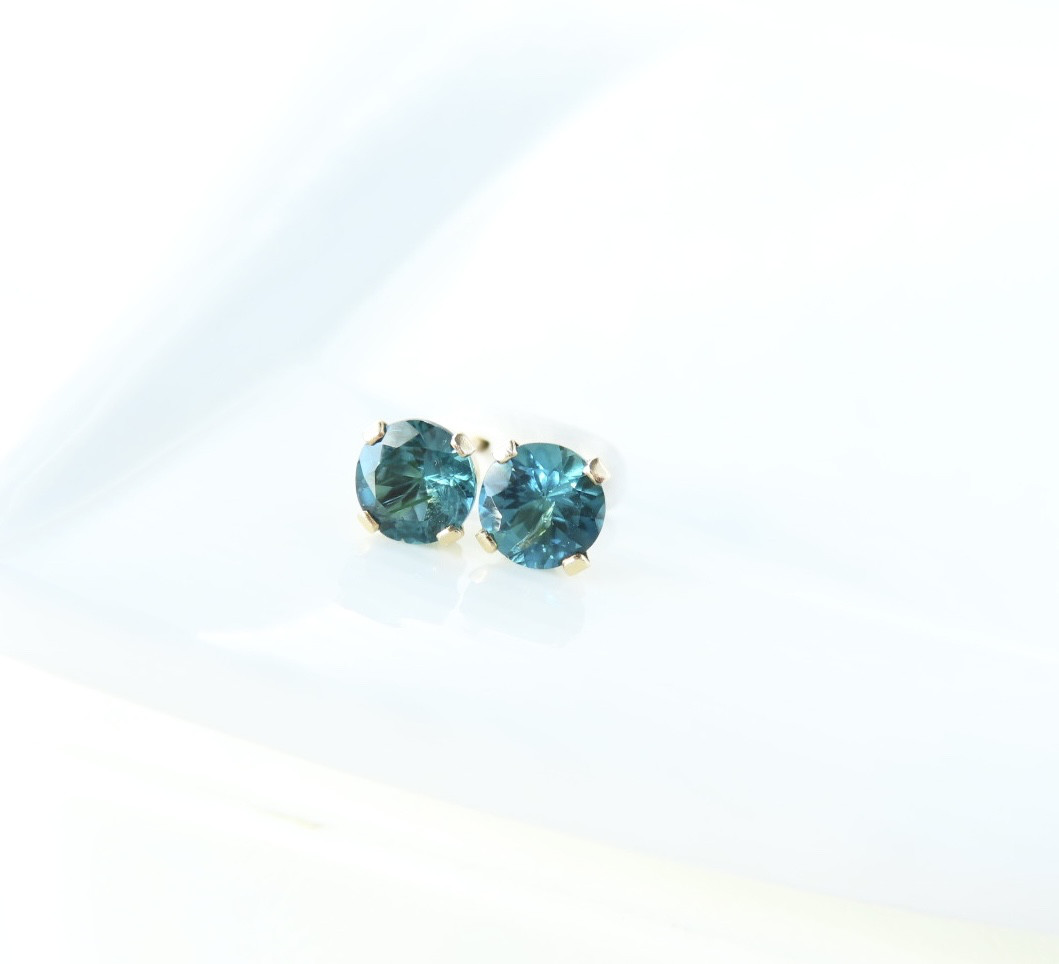 希少☆インディゴライトトルマリンのスタッドピアス