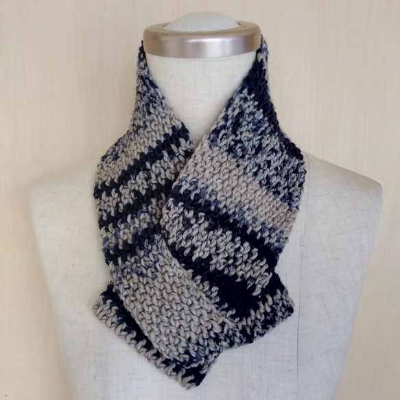 小さなマフラー【グレージュ×紺・青】 5枚目の画像