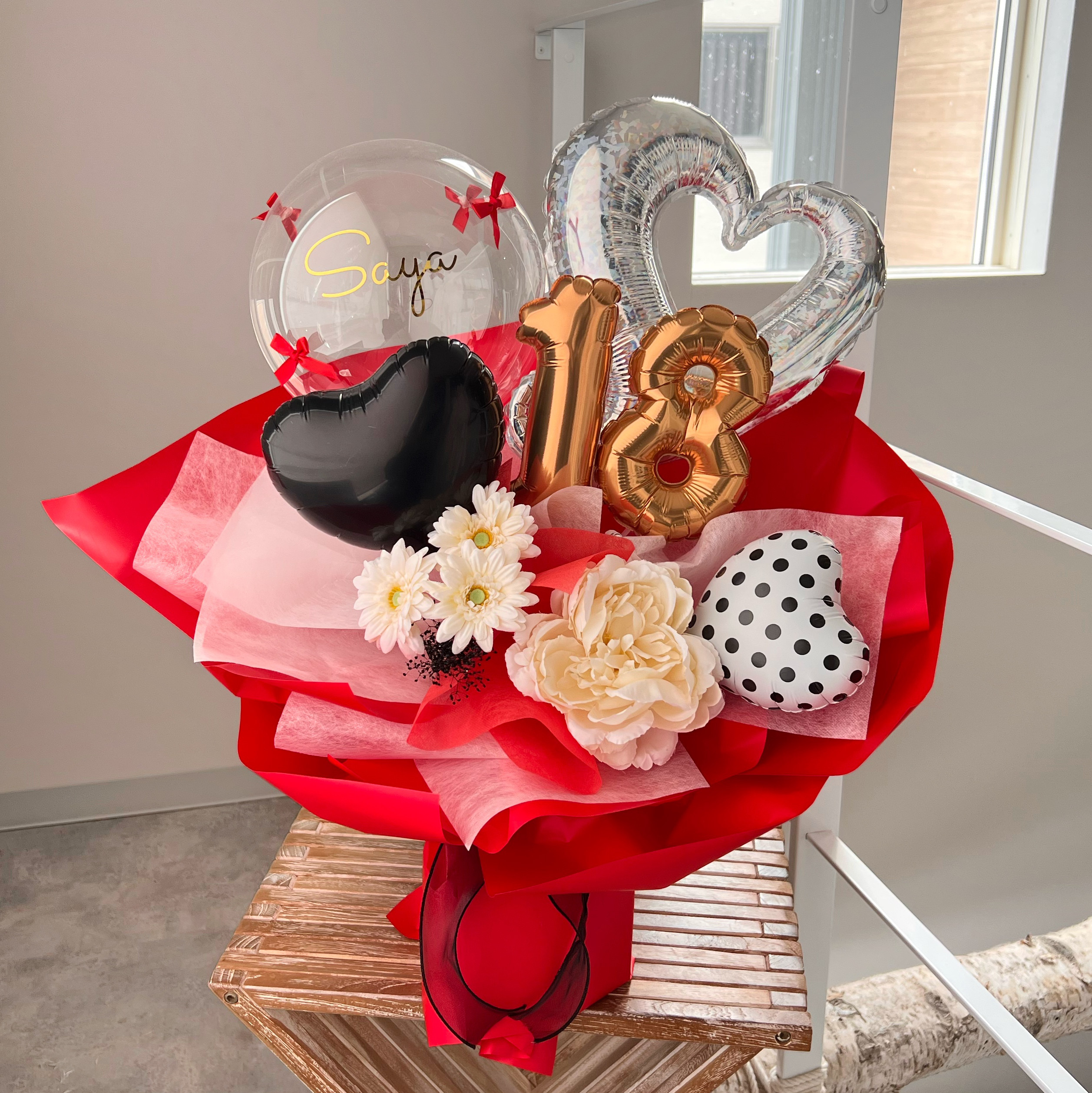 お花屋さんのバルーンフラワー　花束　B322 レッドブラック　成人式　卒業式　結婚祝い　誕生日　開店祝い　発表会