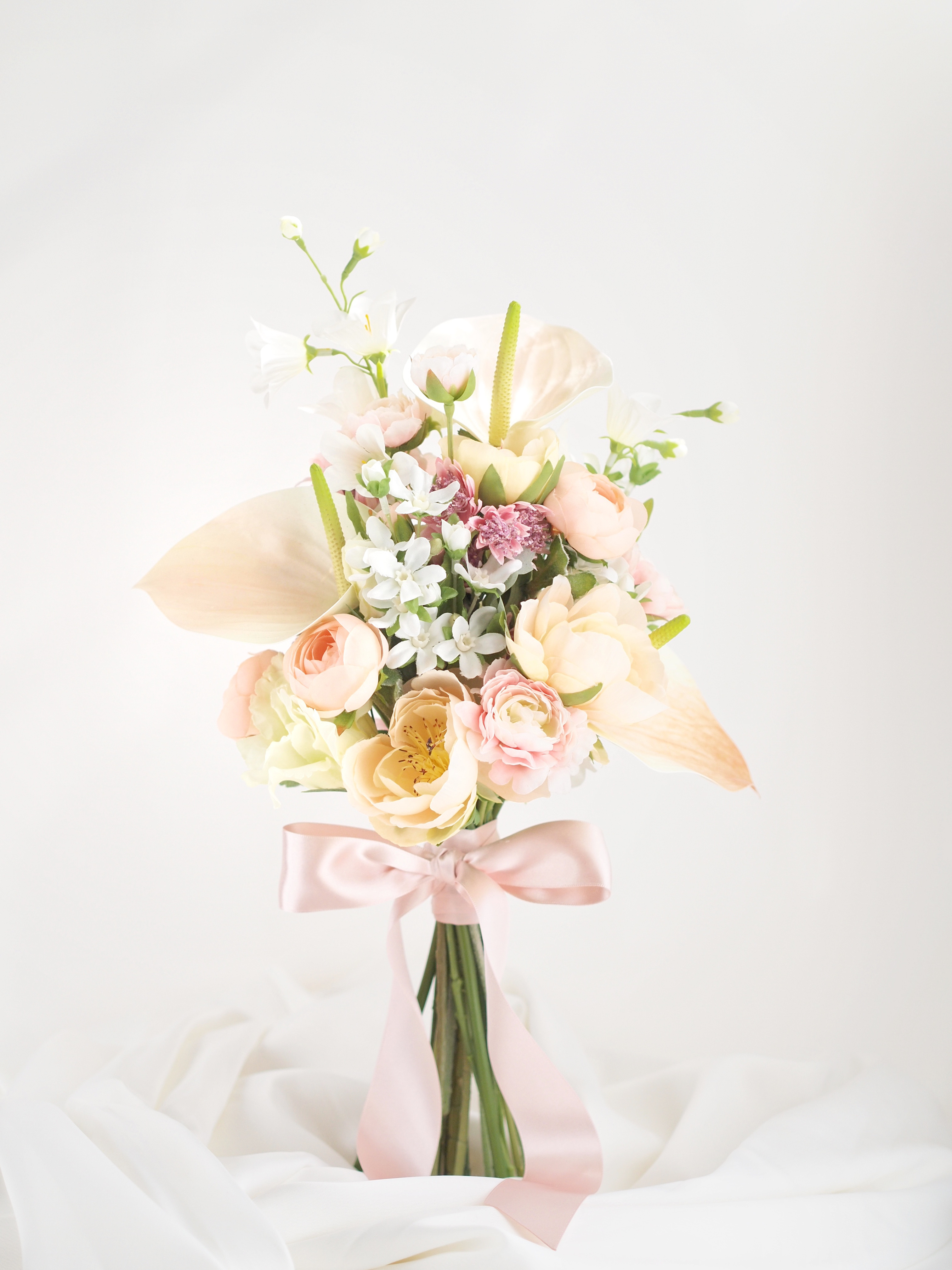 心癒やすニュアンスカラー　アンスリウムのミニブーケ｜前撮り・結婚式のお守りに｜アーティフィシャルフラワー