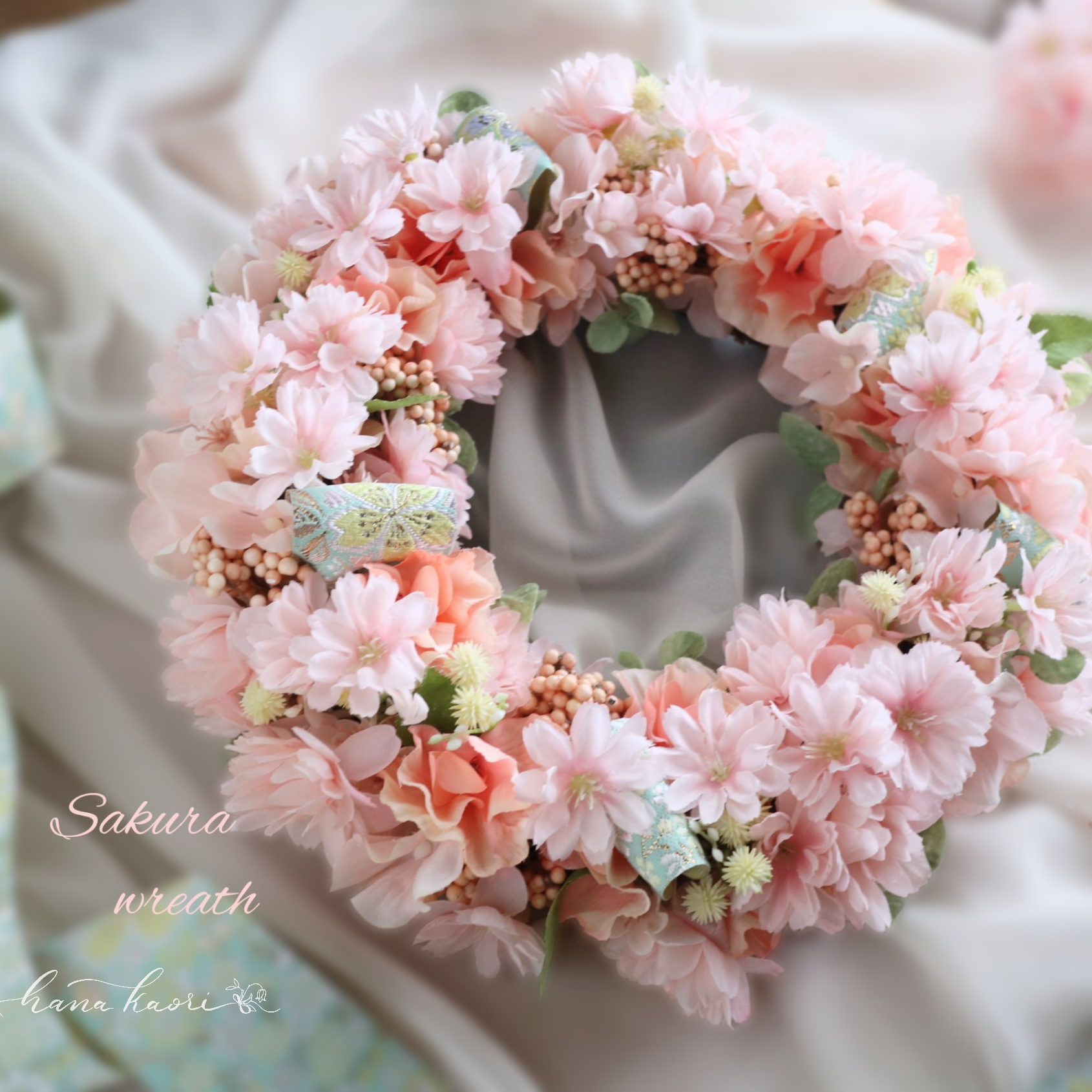 桜と西陣織リボンの華やかリース ❁ 28cm ピーチピンク ドアリース 誕生日 母の日 ギフト アート Creema限定