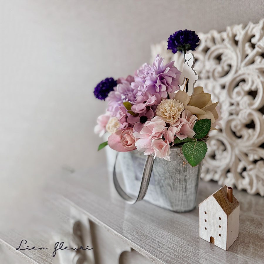 フラワーギフト ダリア アネモネ 香りつき 犬 猫 ピック 供花 ギフト ブリキ バスケット