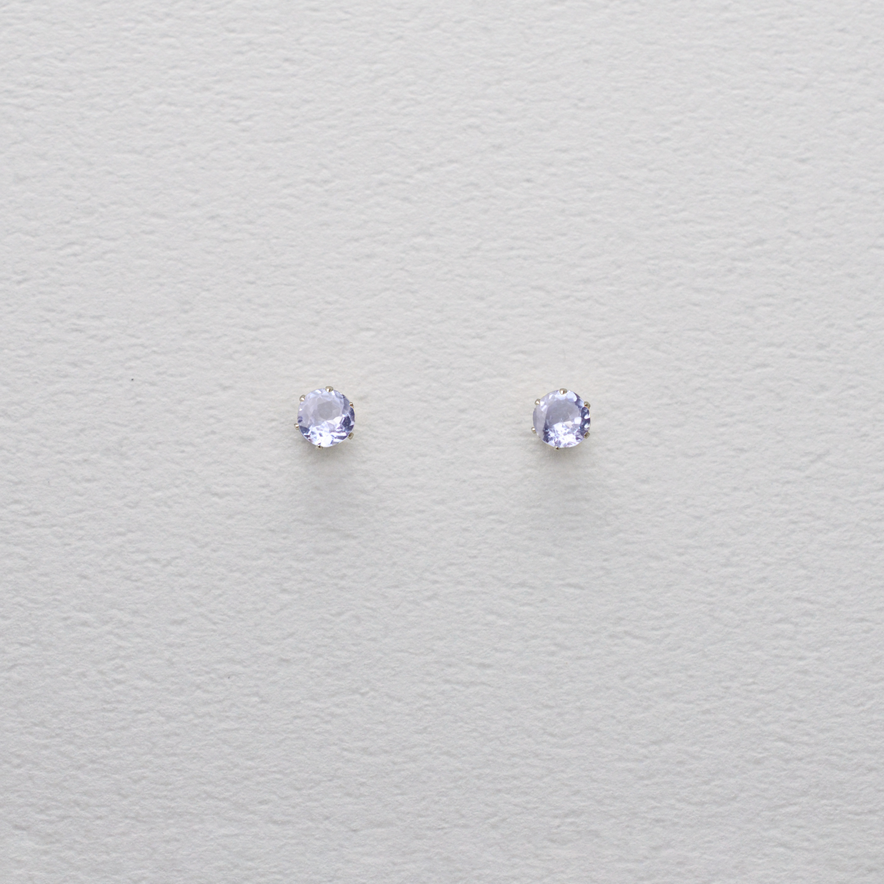 つけっぱなしOK! タンザナイト ピアス AAA サージカルステンレス 金属アレルギー スキンピアス ブルー 繊細 華奢