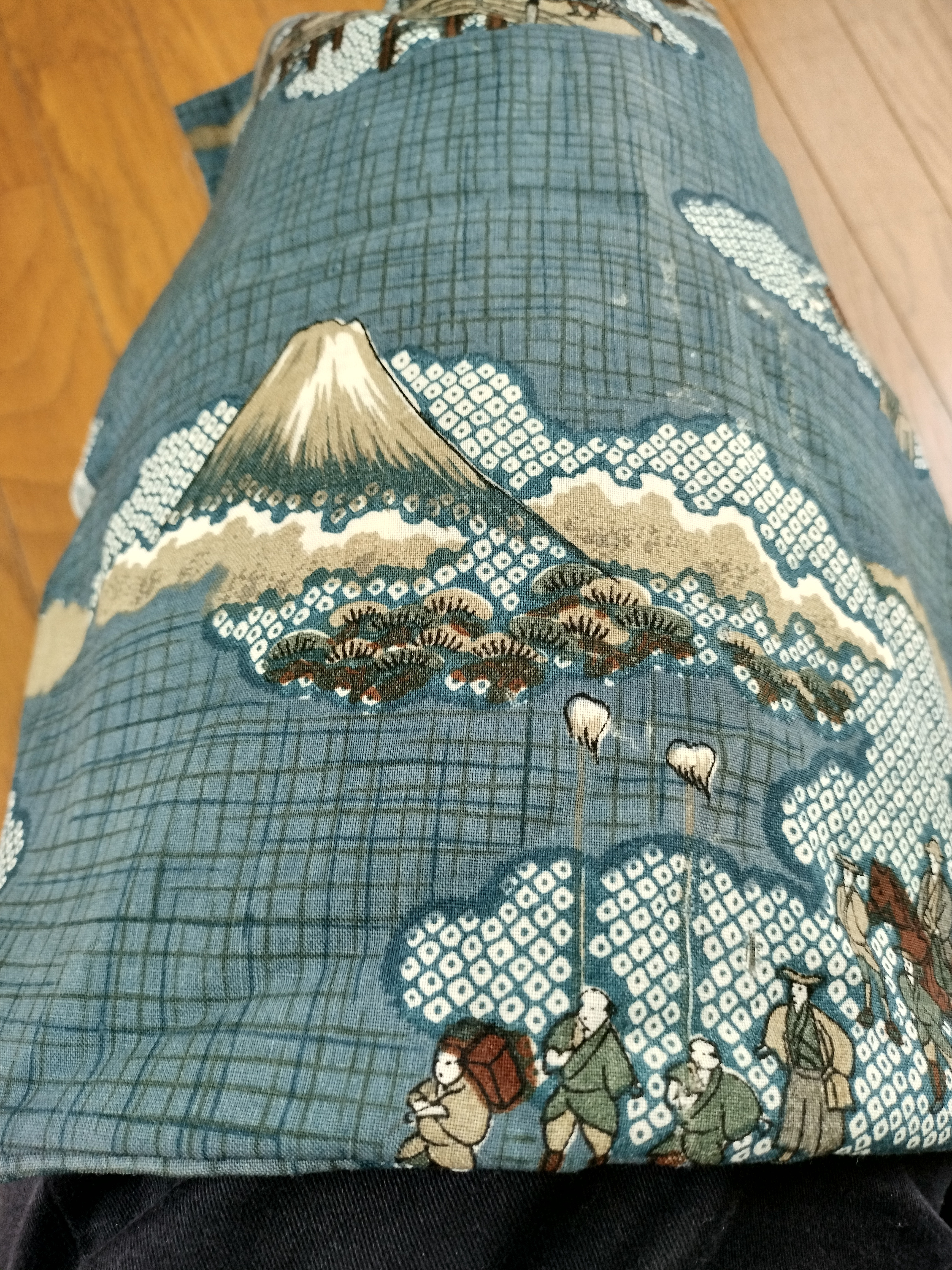 【富士山と大名行列】父から受け継いだ正絹ヴィンテージ生地｜襦袢リメイク素材