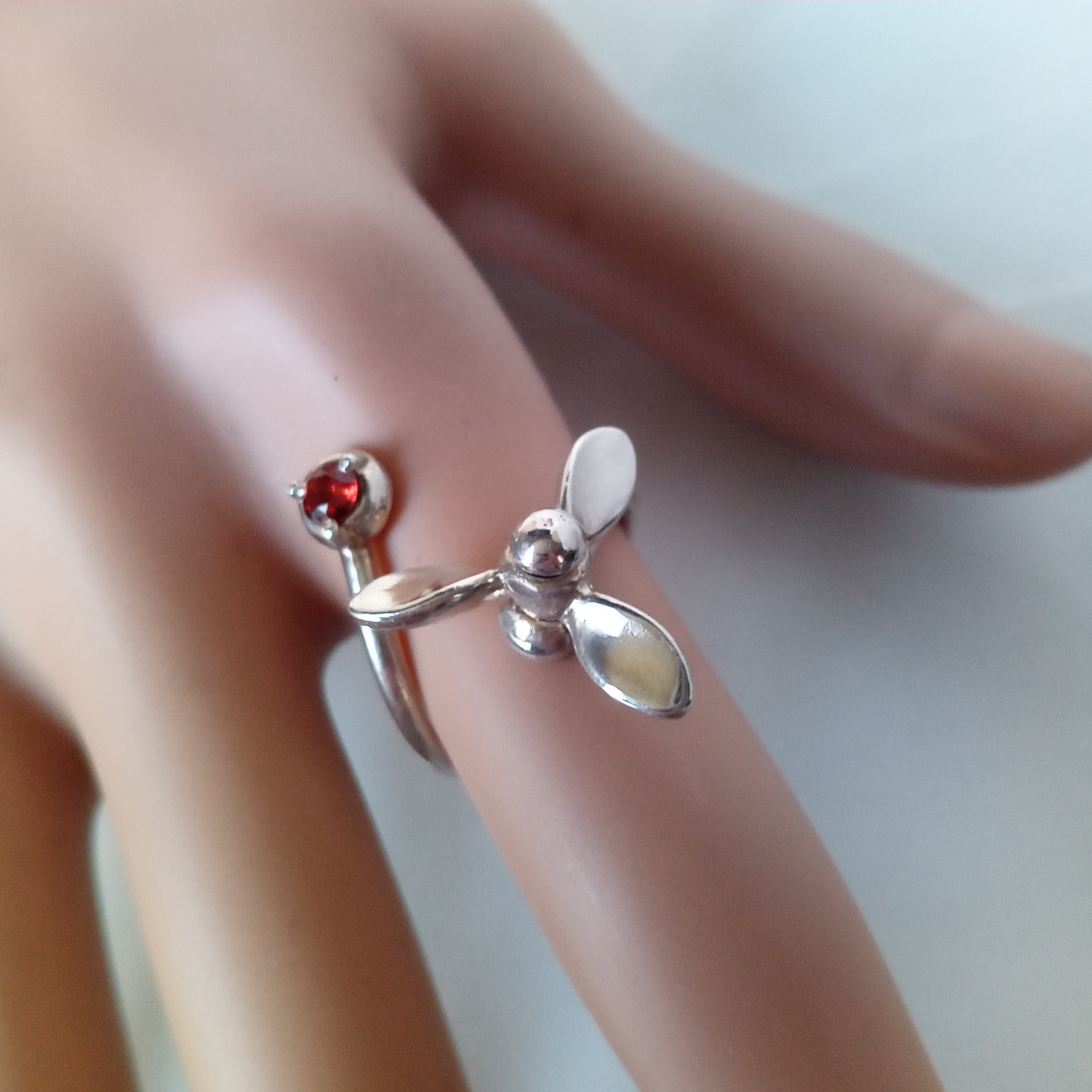 Handcrafted　シルバーガーネットリング「プロペラ」フリーサイズ