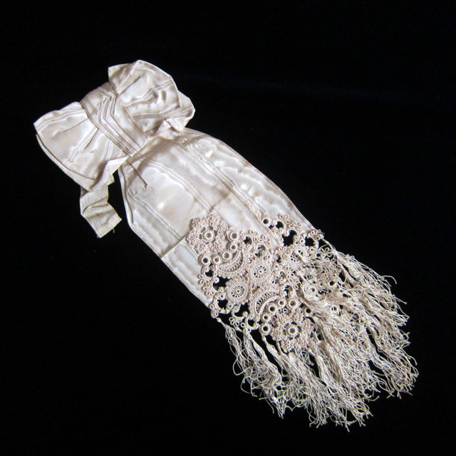 フランスアンティーク シルク・リボン 腕章 プルミエコミニョン マクラメ編