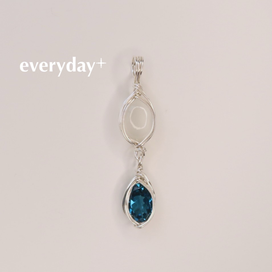 ムーンストーンとロンドンブルートパーズのペンダントトップ×アルゲンティウムシルバー935ワイヤーラッピング